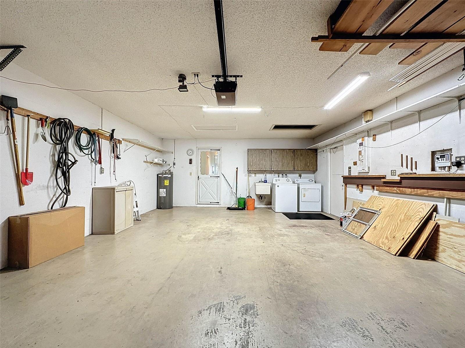 8210 LORA DEL RIO DR