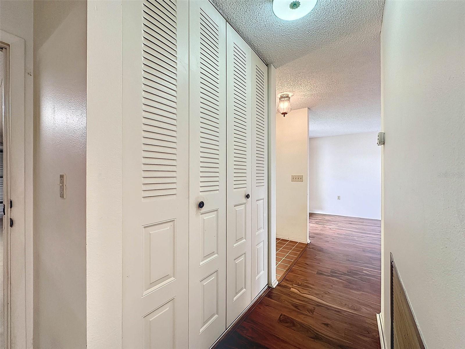 8210 LORA DEL RIO DR