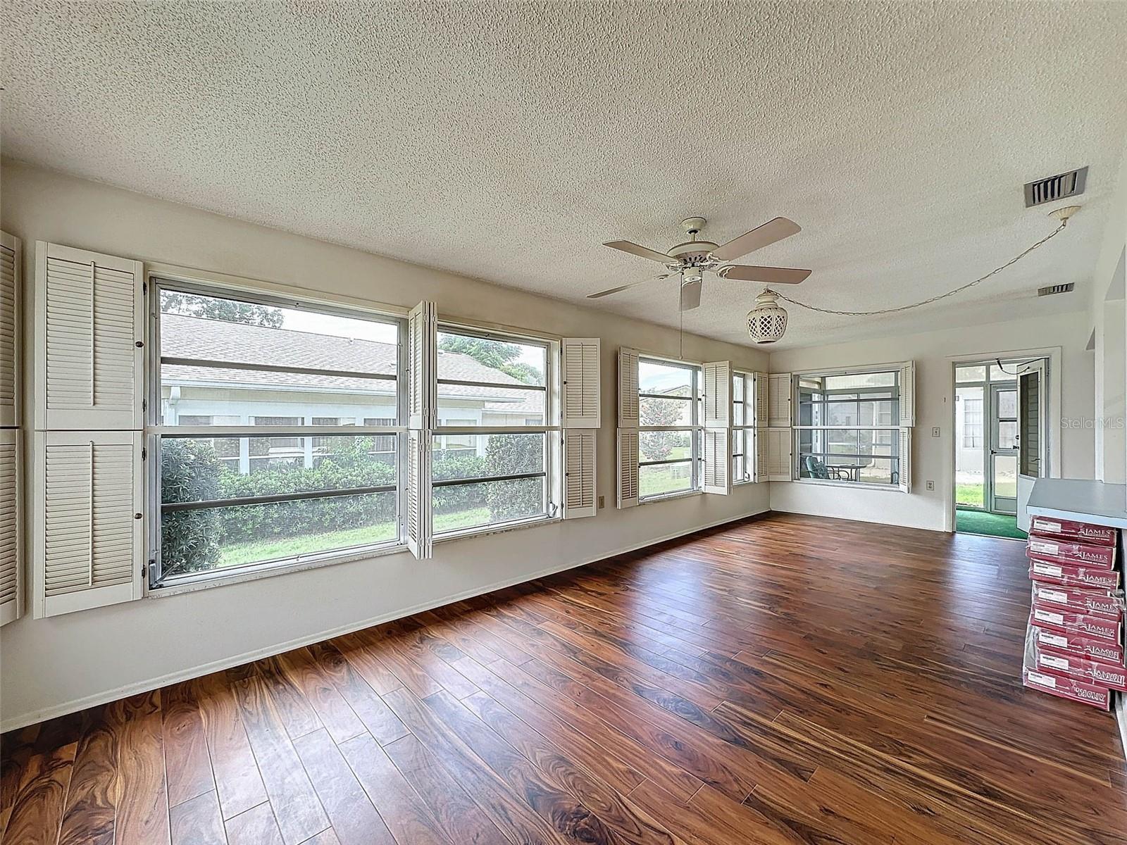 8210 LORA DEL RIO DR