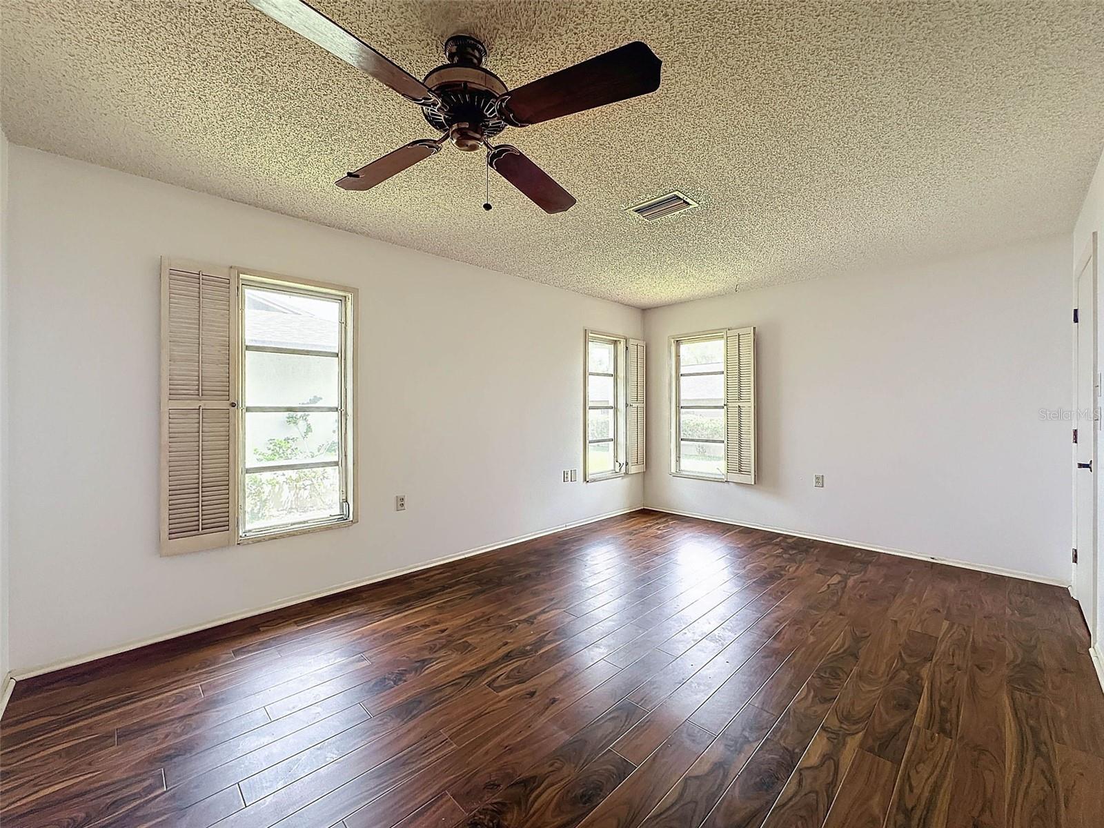 8210 LORA DEL RIO DR