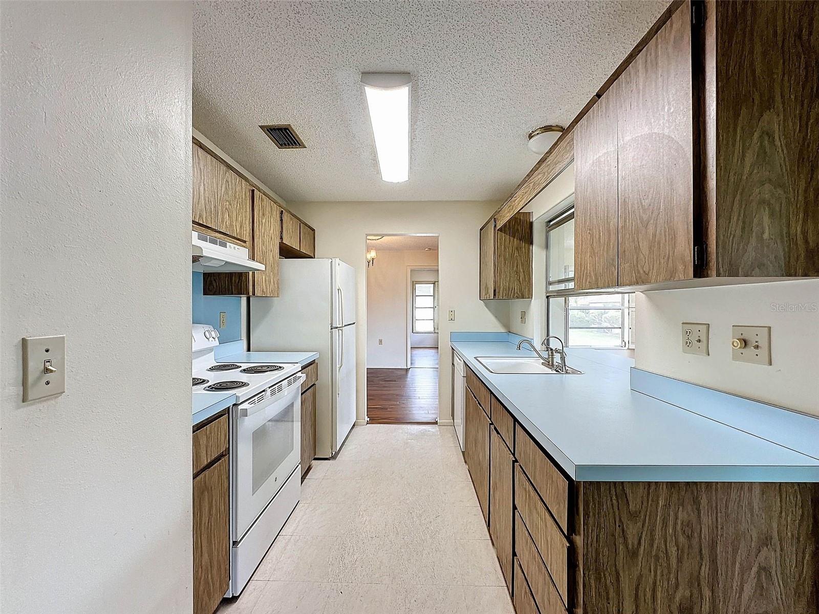 8210 LORA DEL RIO DR