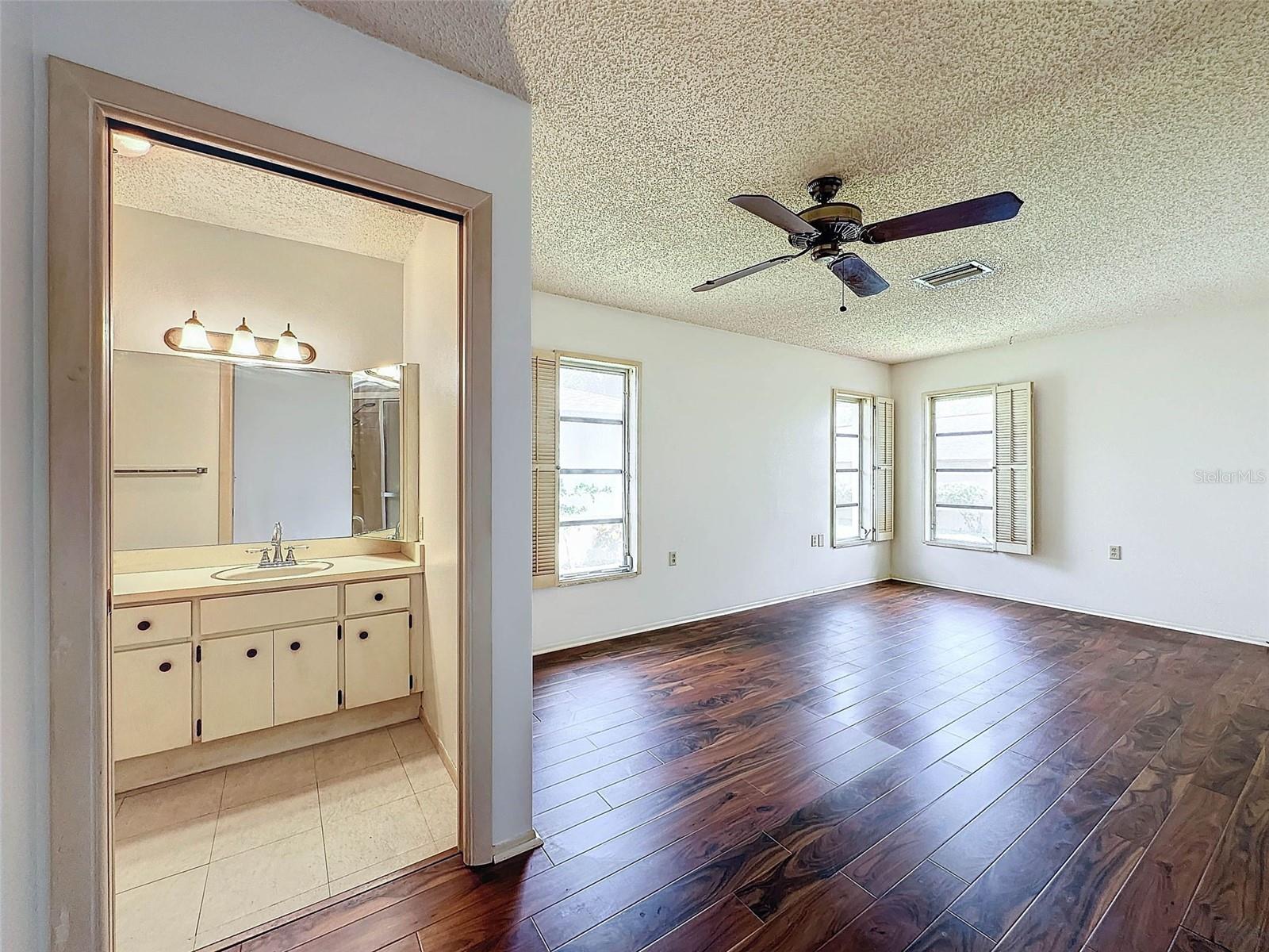 8210 LORA DEL RIO DR