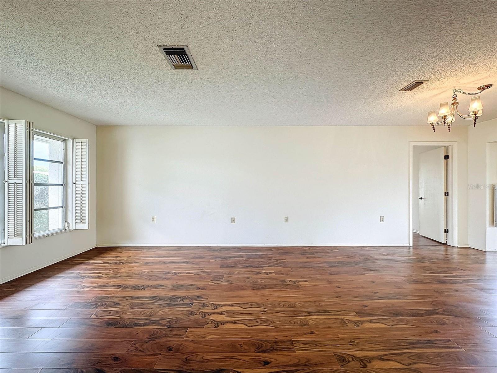 8210 LORA DEL RIO DR