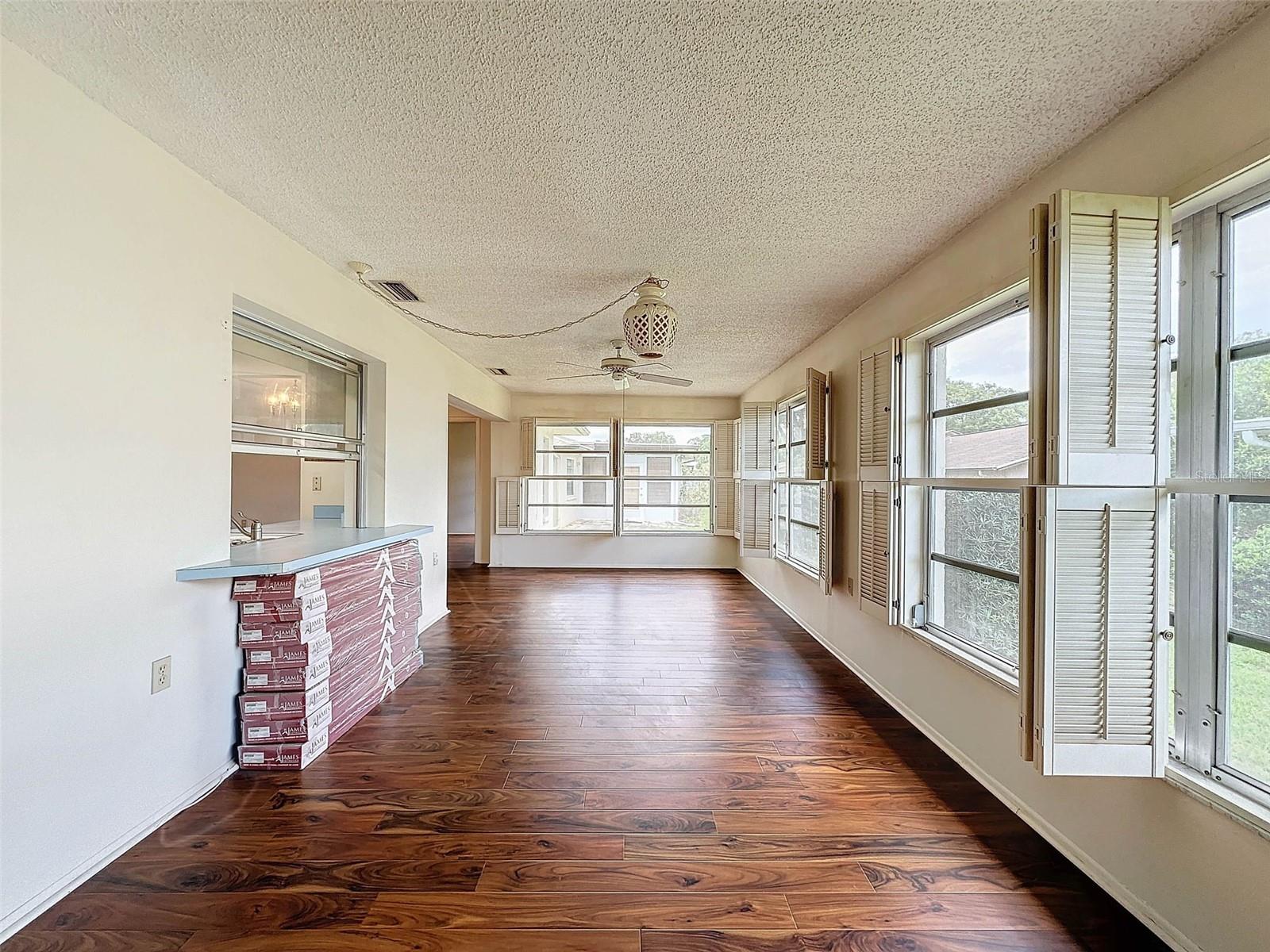 8210 LORA DEL RIO DR