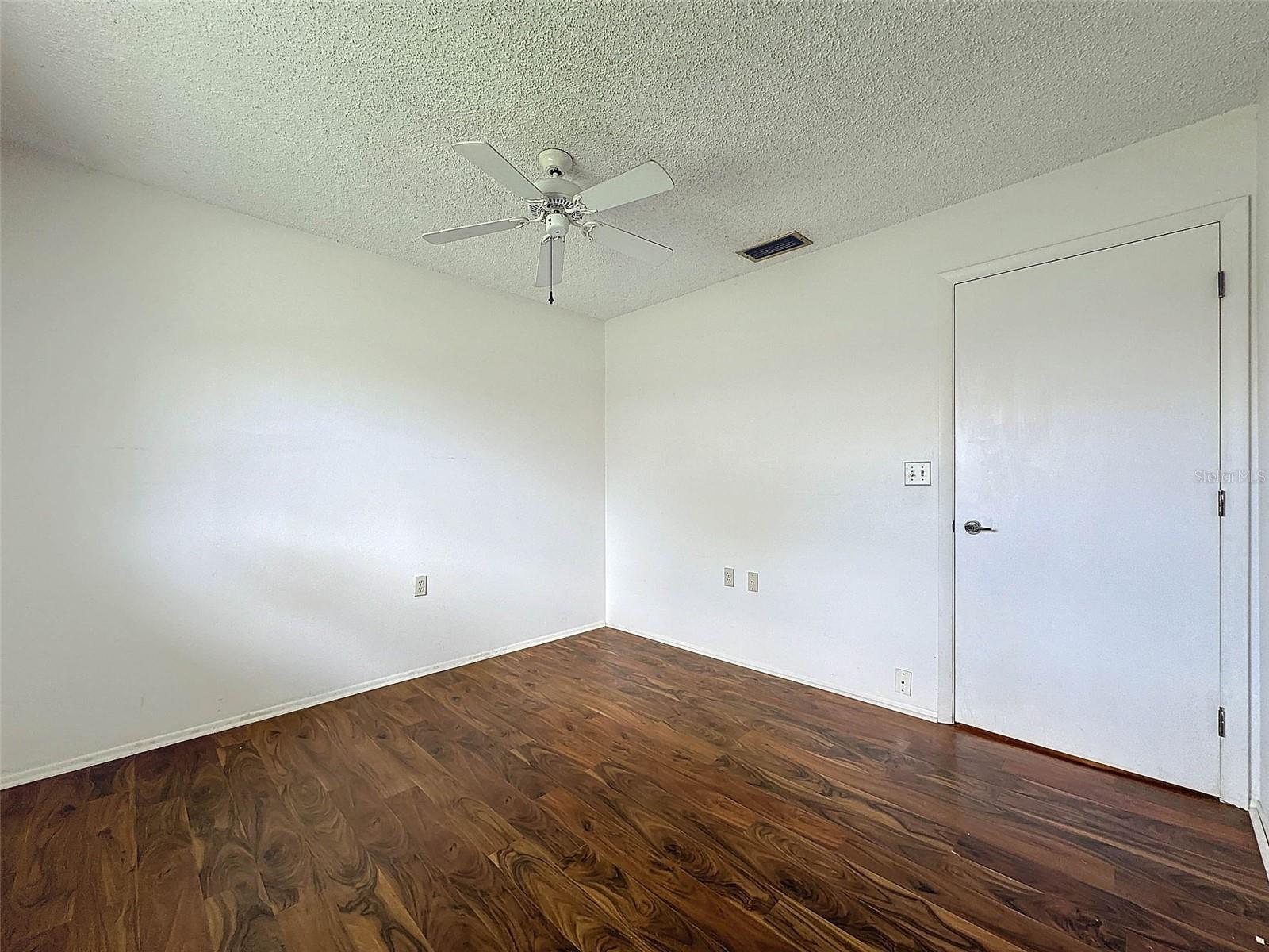 8210 LORA DEL RIO DR