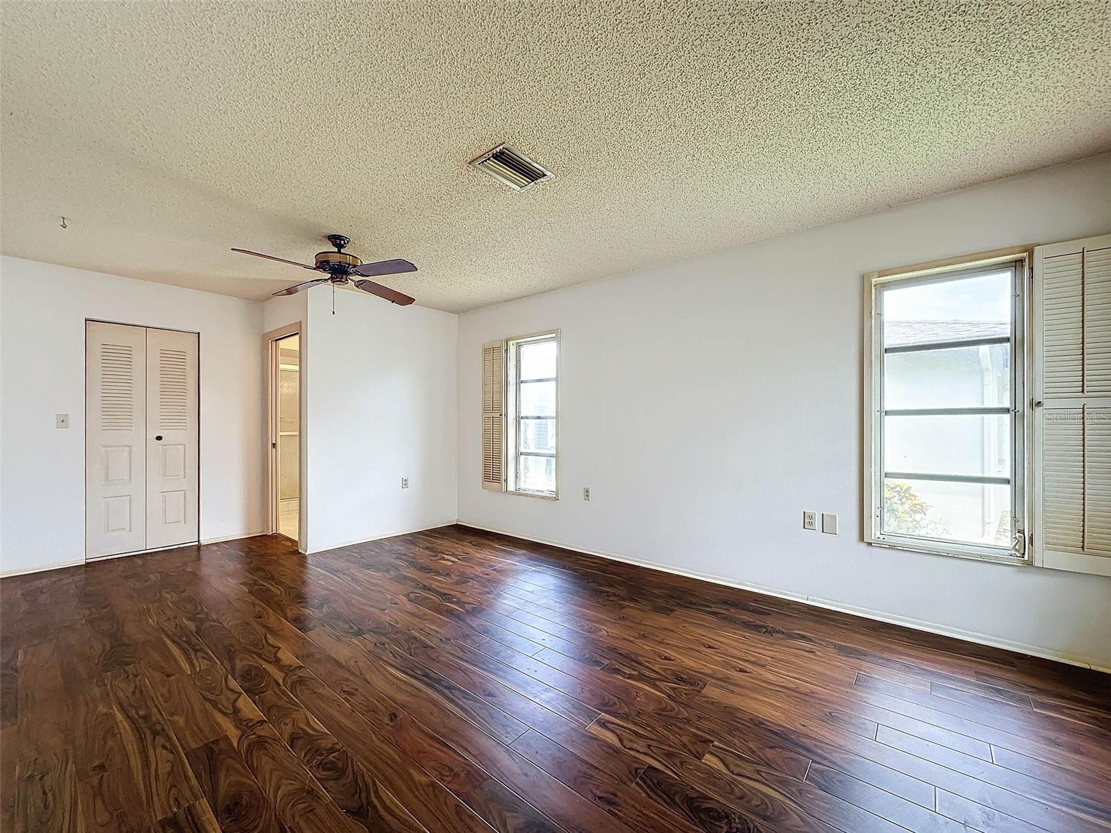 8210 LORA DEL RIO DR