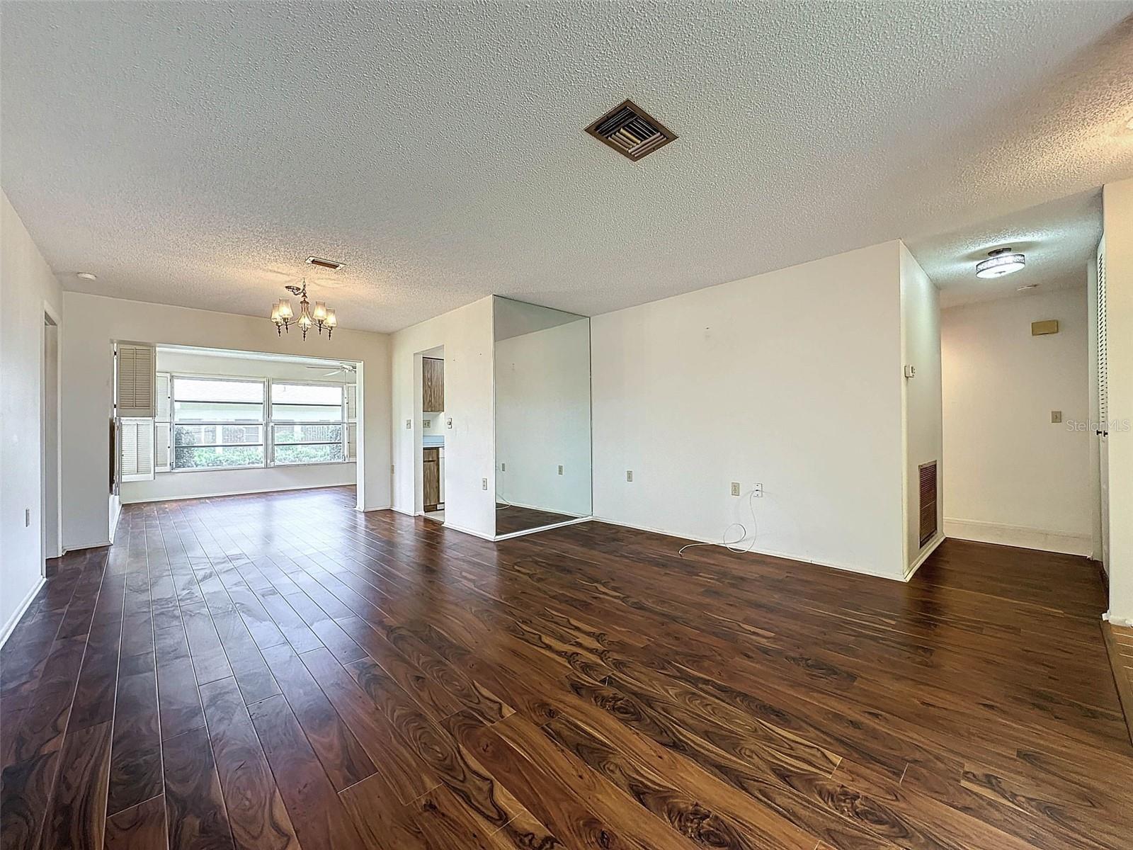 8210 LORA DEL RIO DR