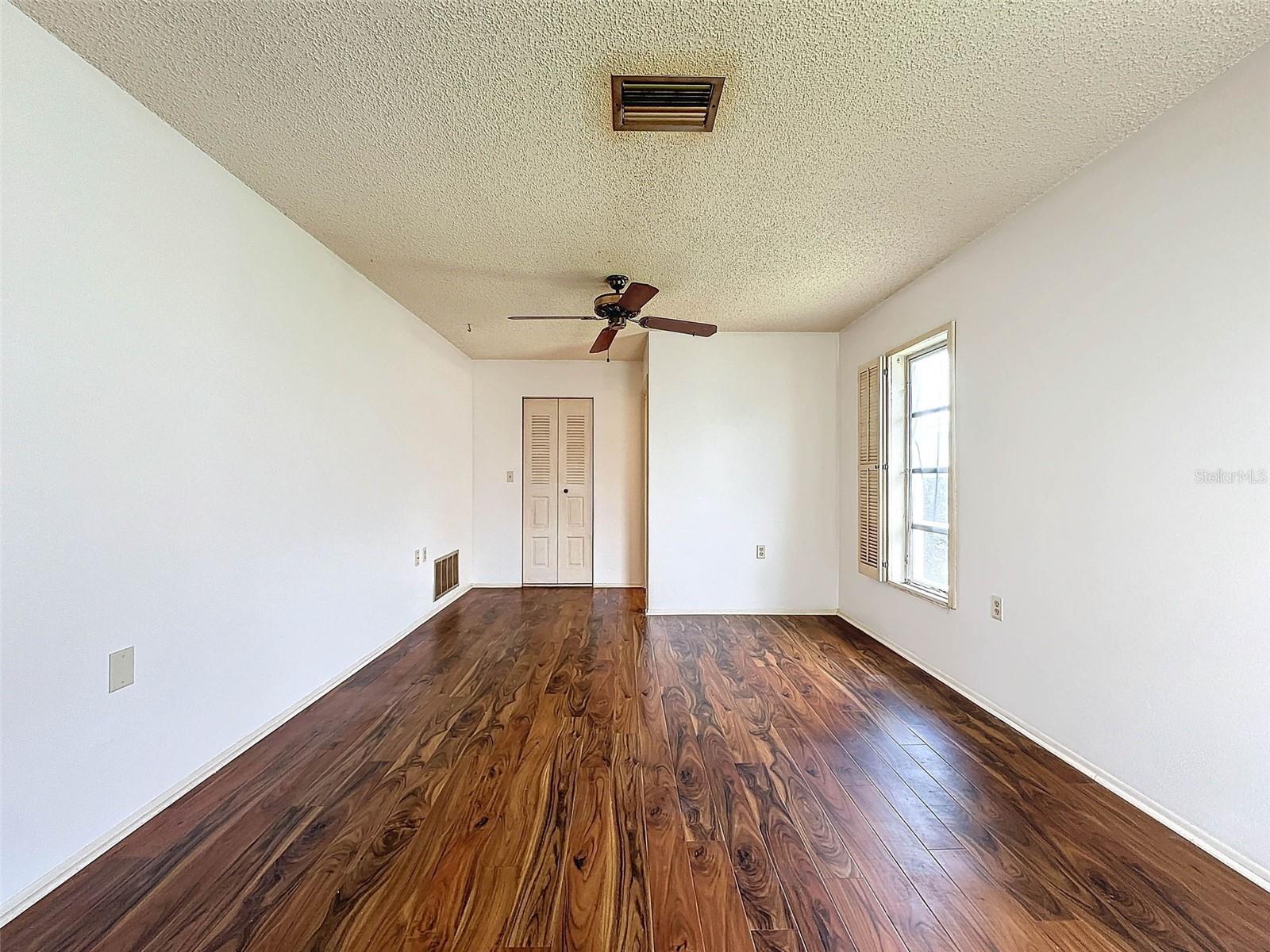 8210 LORA DEL RIO DR