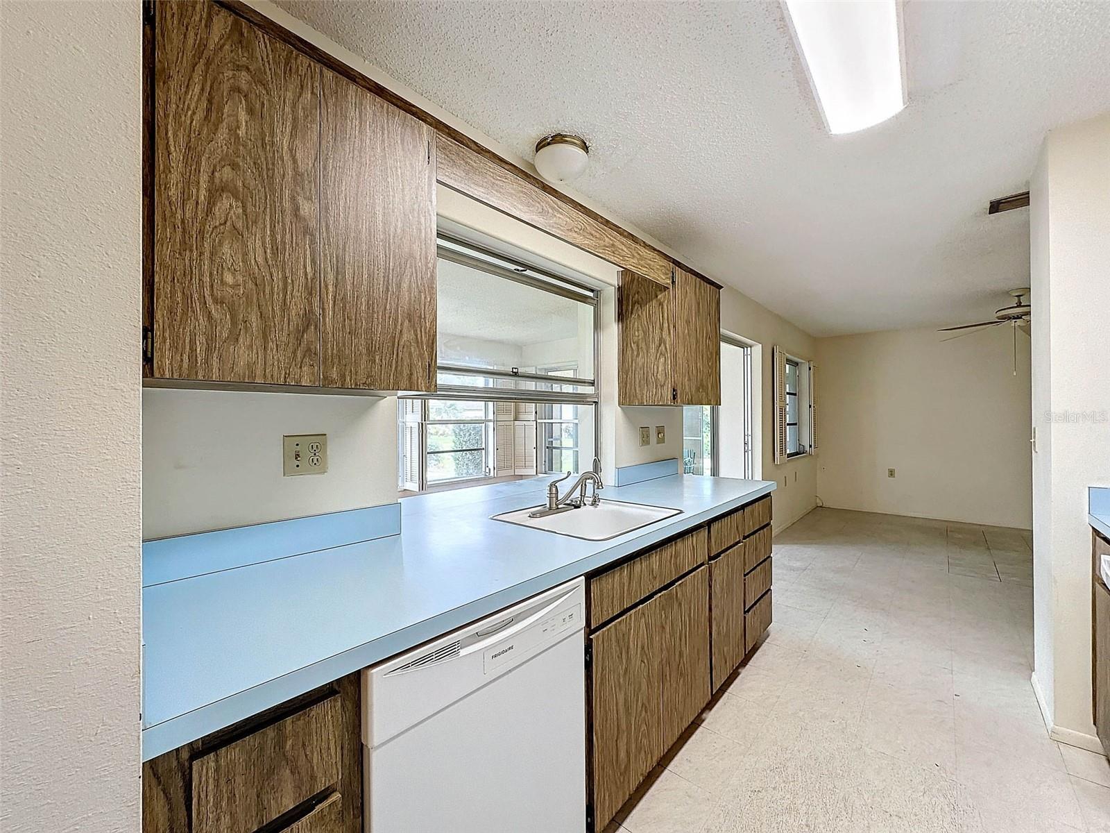 8210 LORA DEL RIO DR