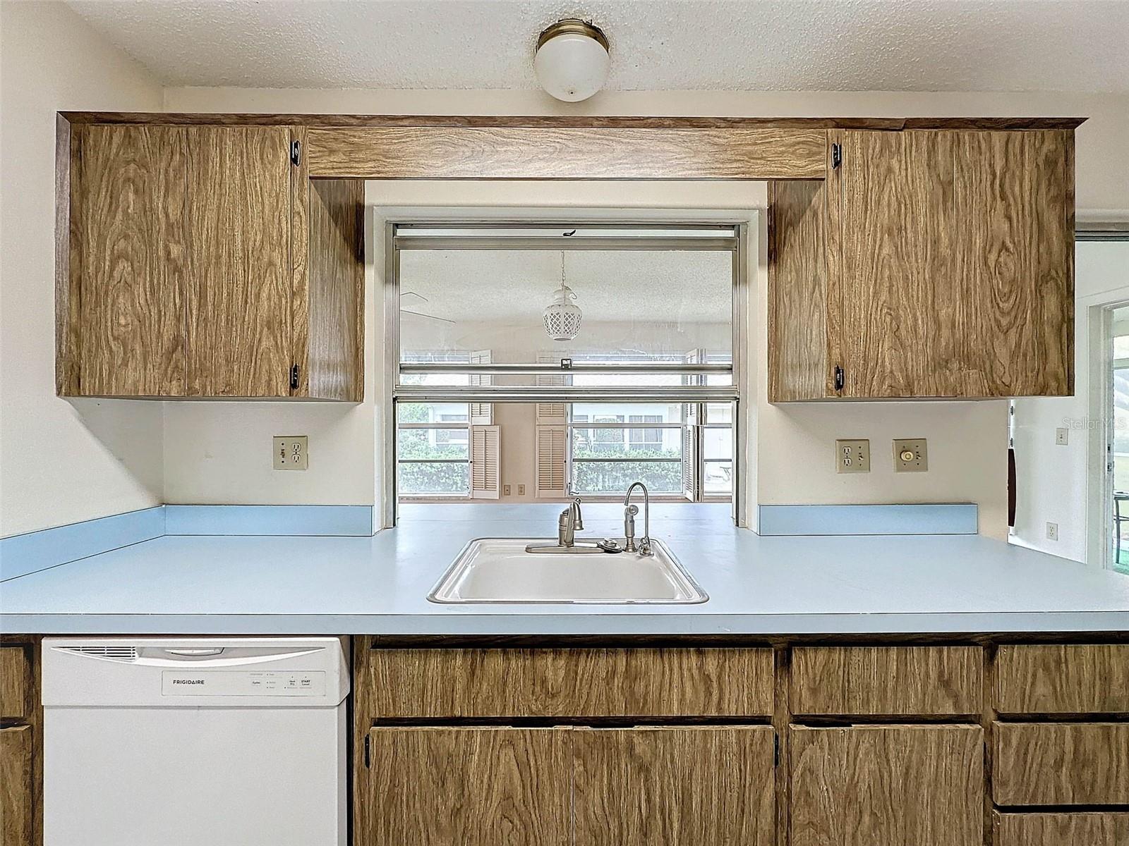 8210 LORA DEL RIO DR