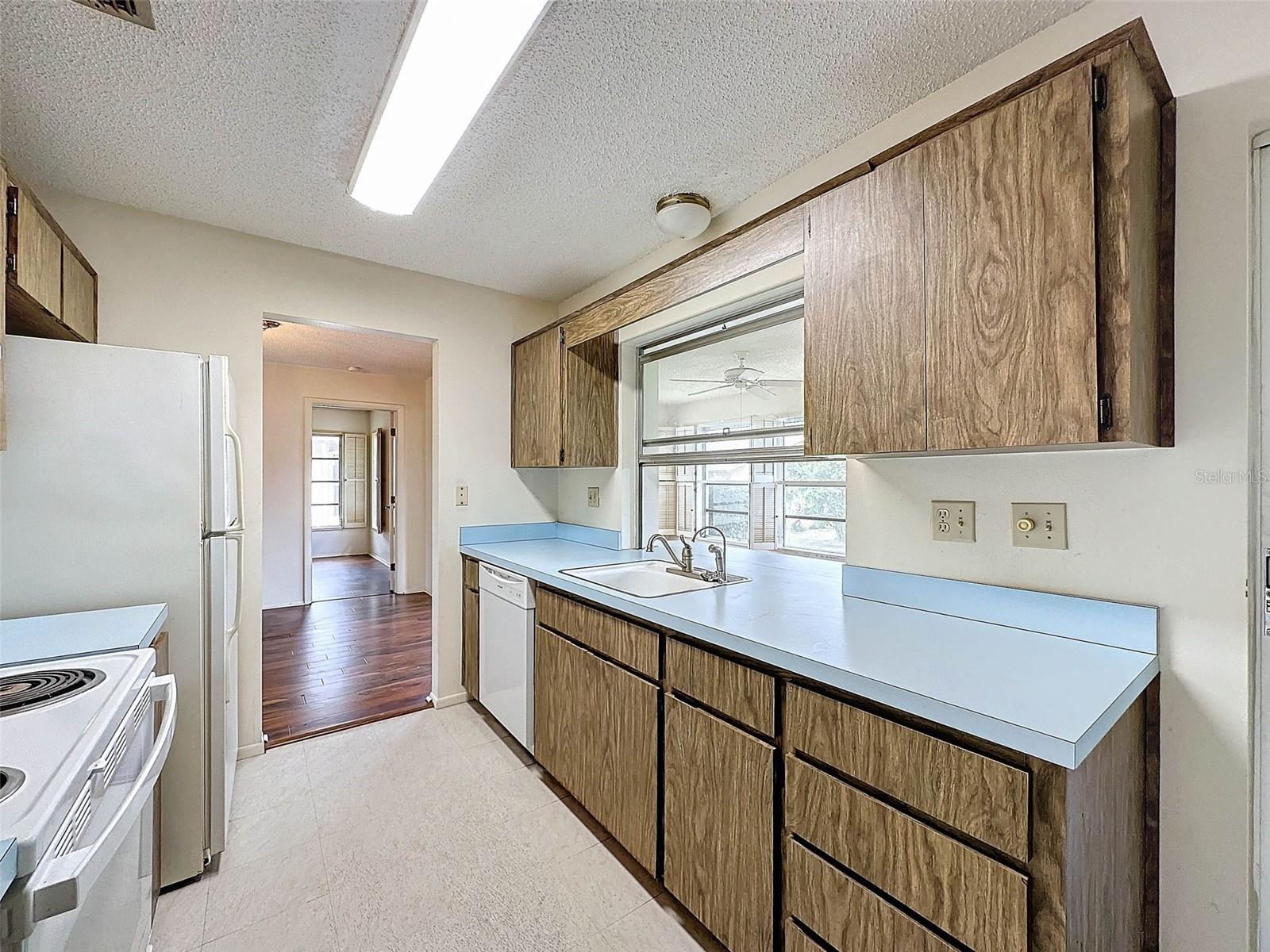 8210 LORA DEL RIO DR