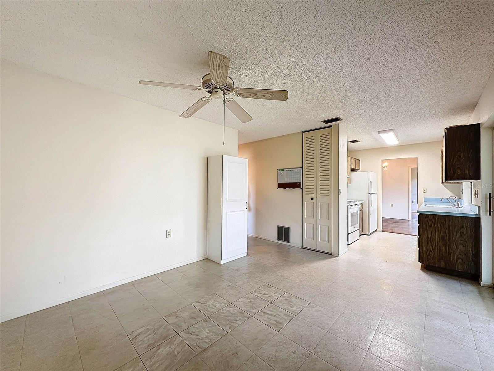 8210 LORA DEL RIO DR