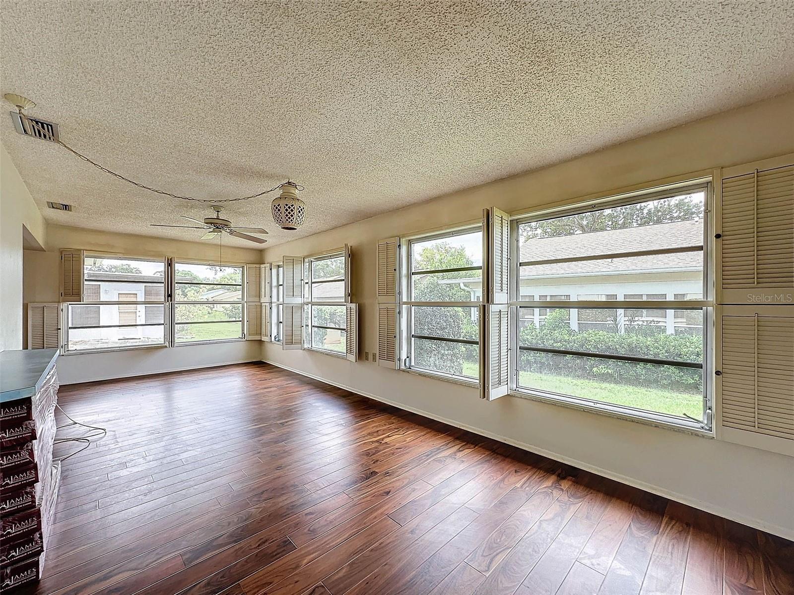 8210 LORA DEL RIO DR