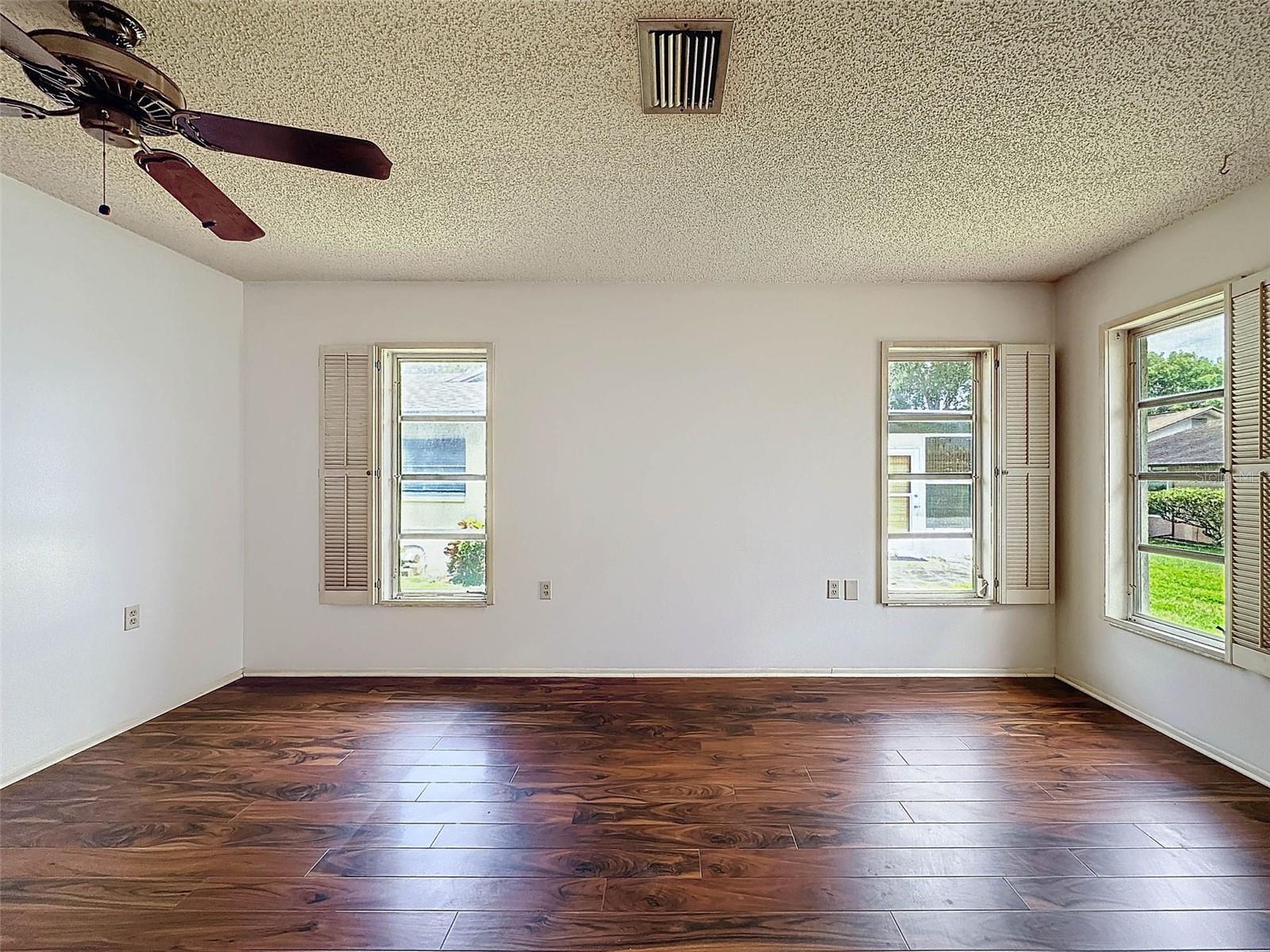 8210 LORA DEL RIO DR