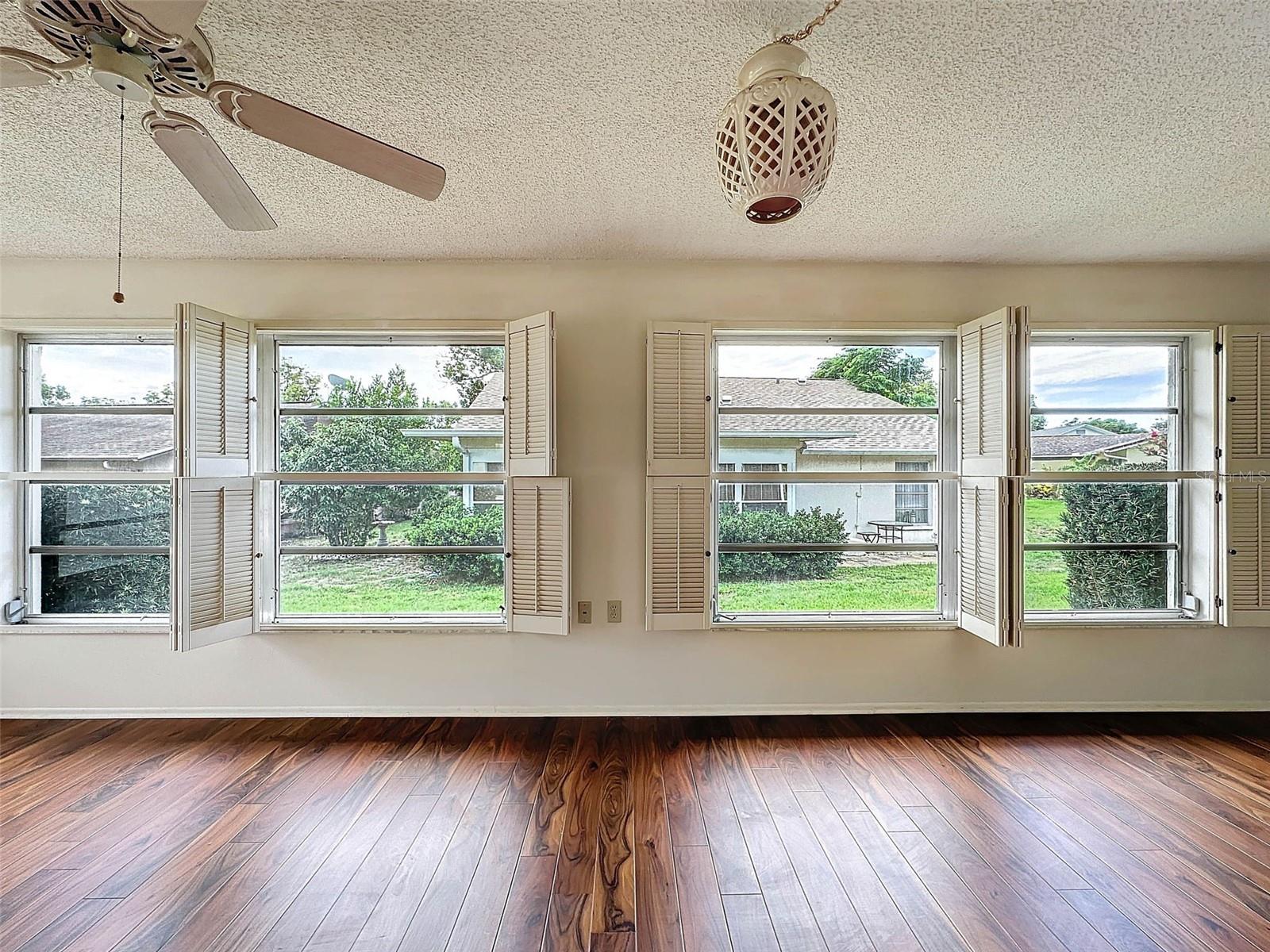 8210 LORA DEL RIO DR