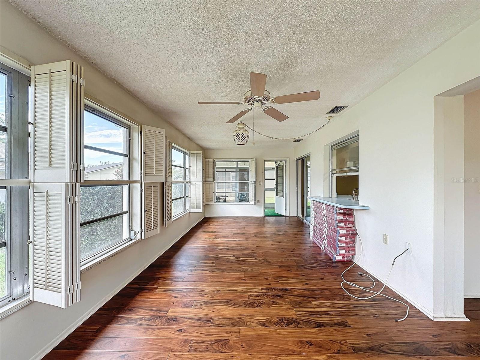 8210 LORA DEL RIO DR