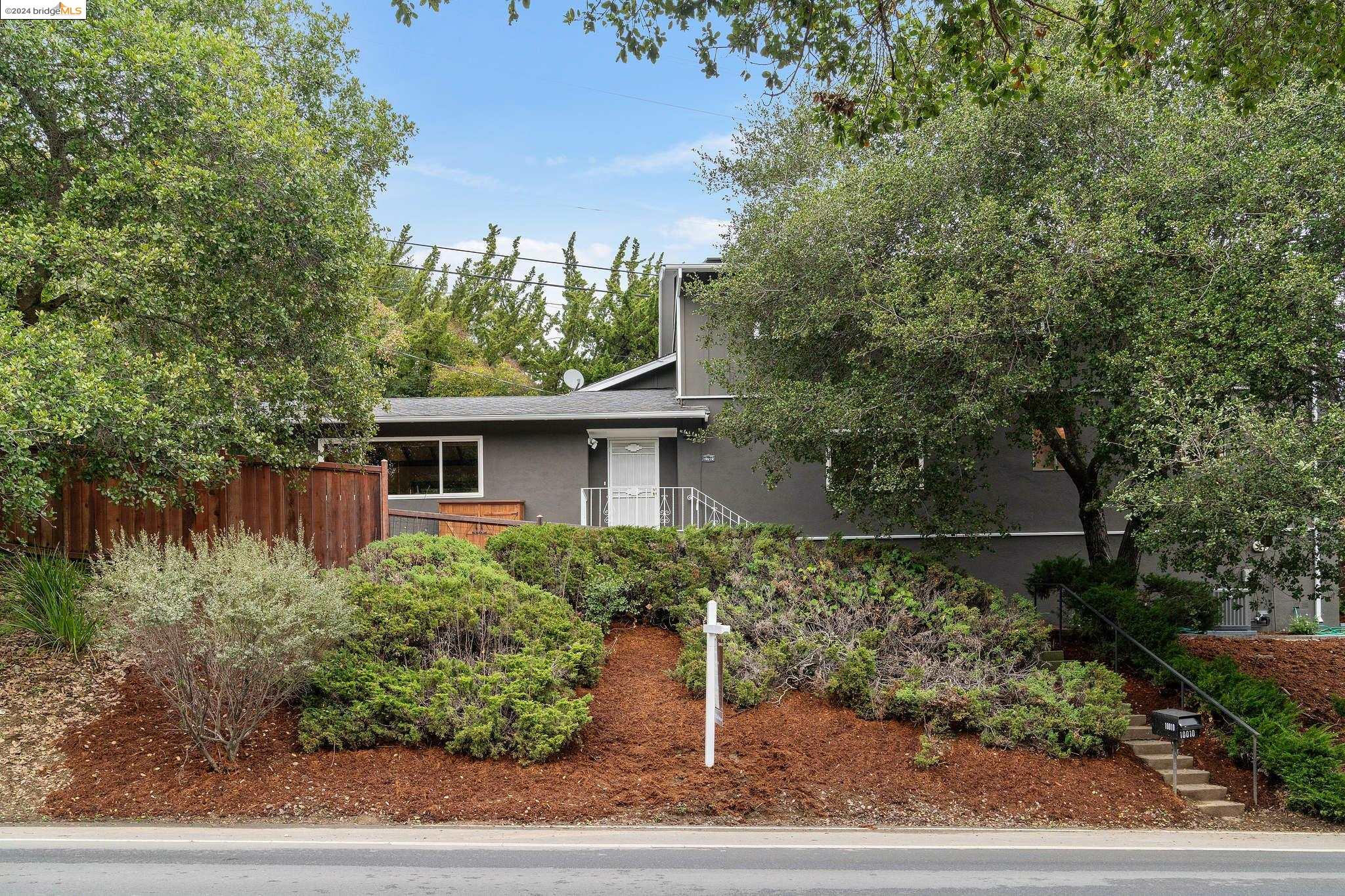 10010 Golf Links Road