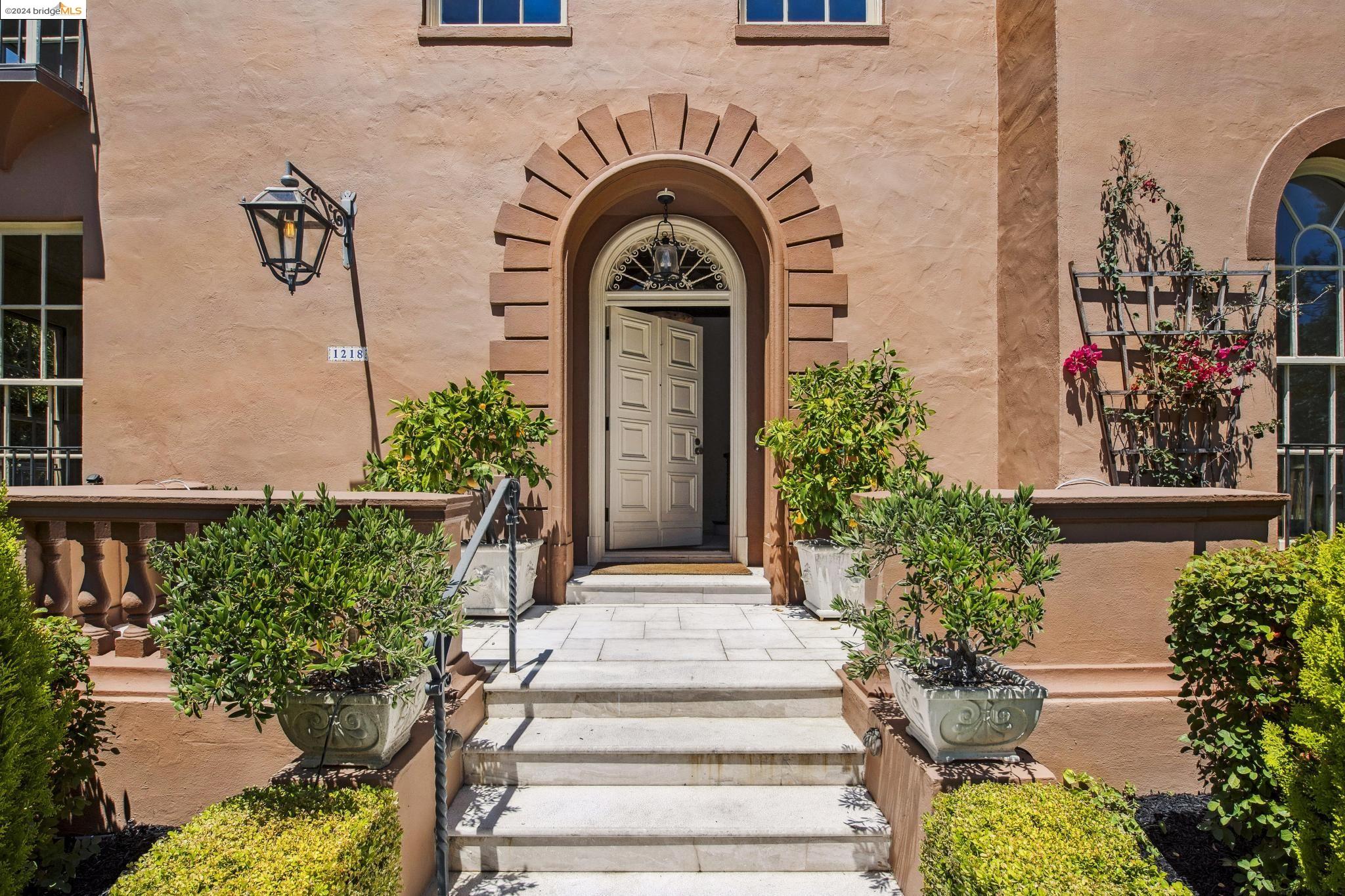 1218 Ashmount Avenue