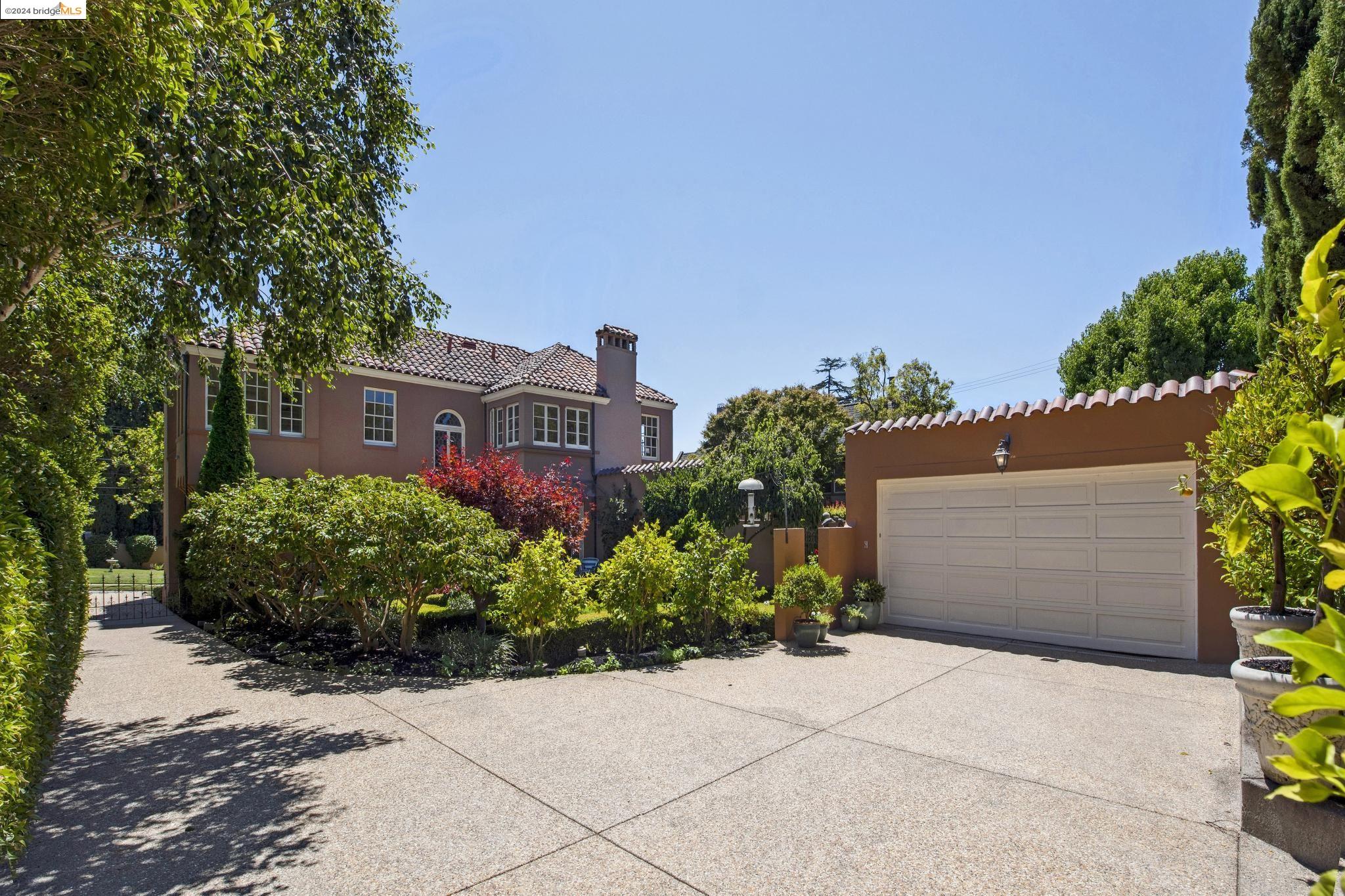 1218 Ashmount Avenue