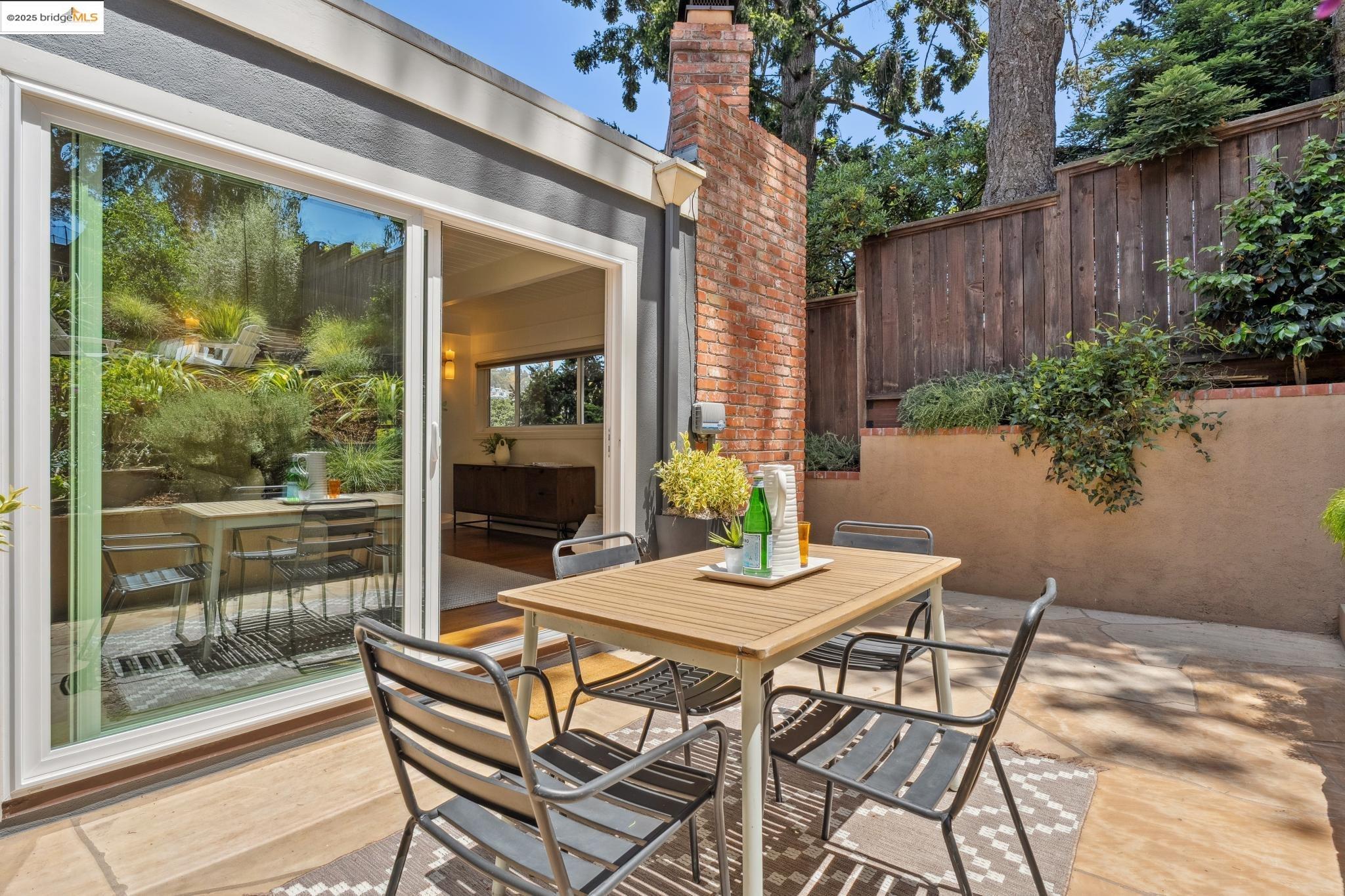 3935 Reinhardt Dr