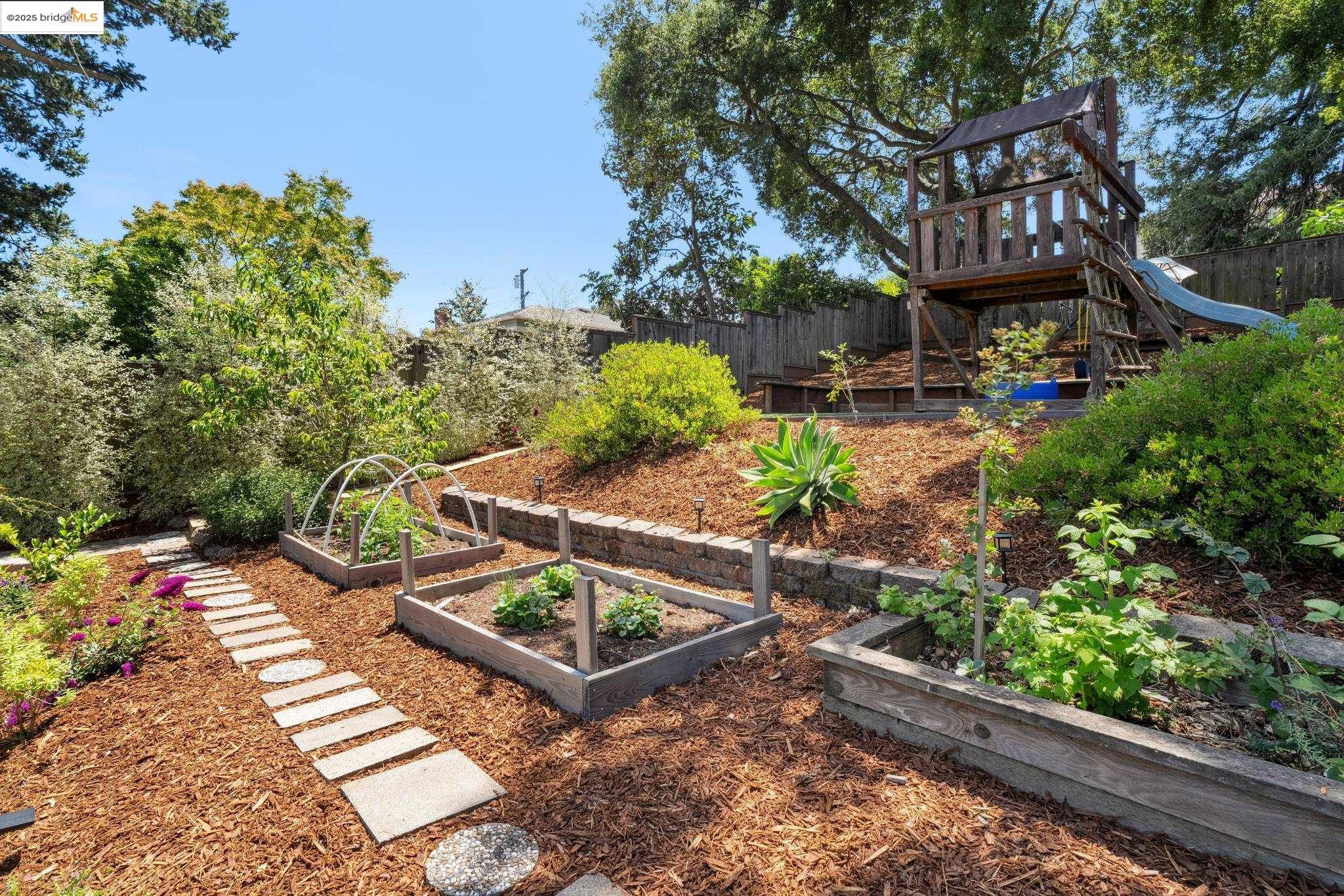3935 Reinhardt Dr