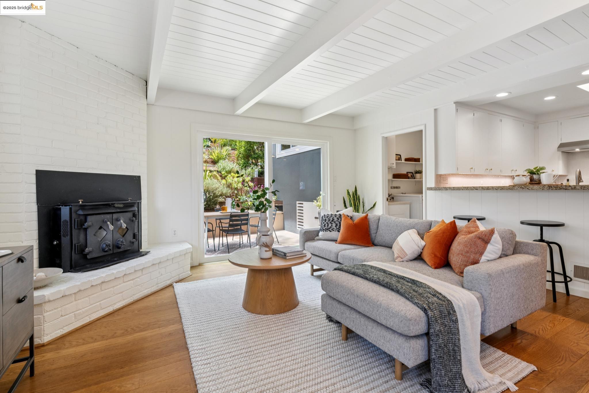 3935 Reinhardt Dr