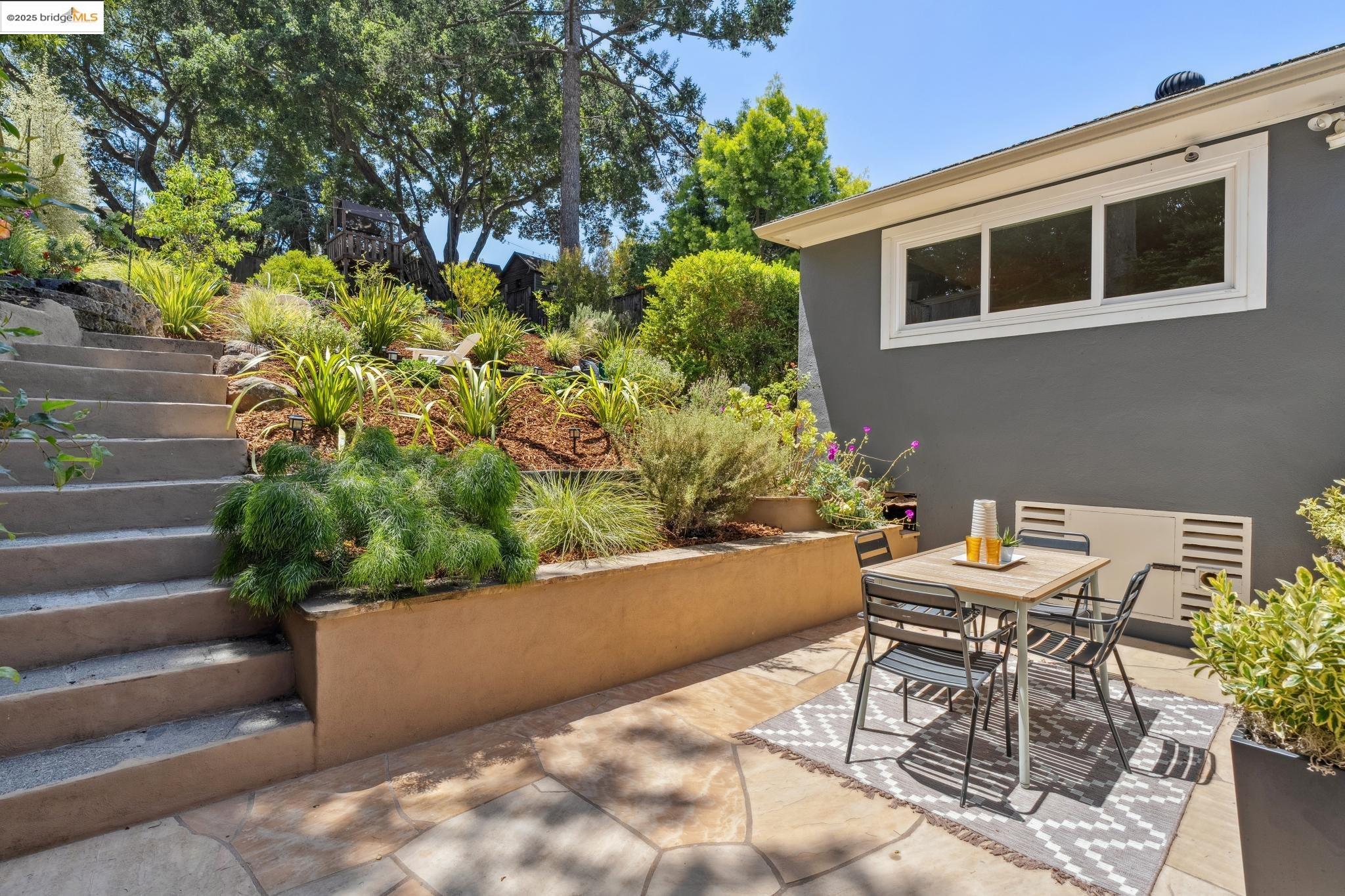 3935 Reinhardt Dr