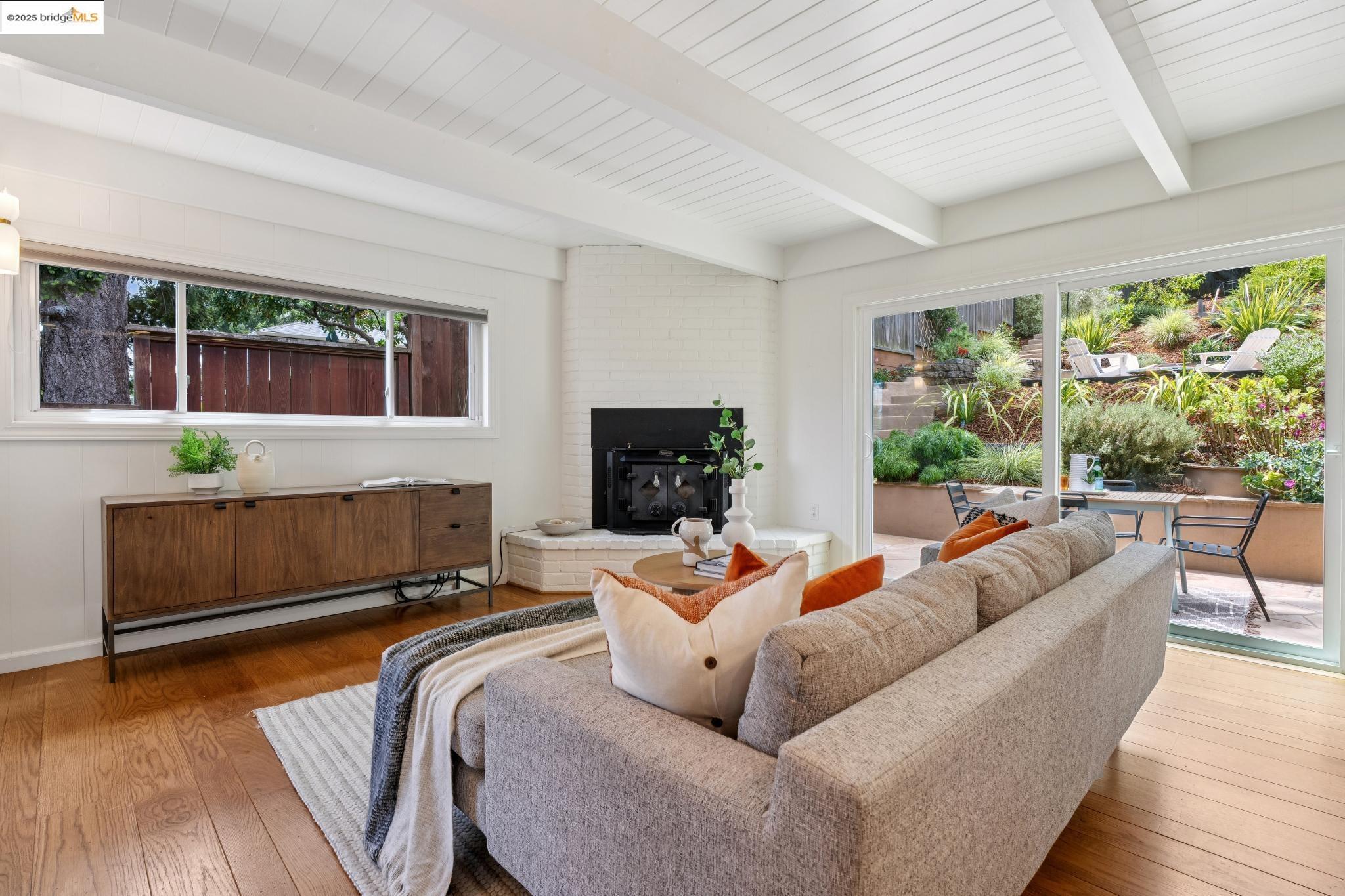 3935 Reinhardt Dr