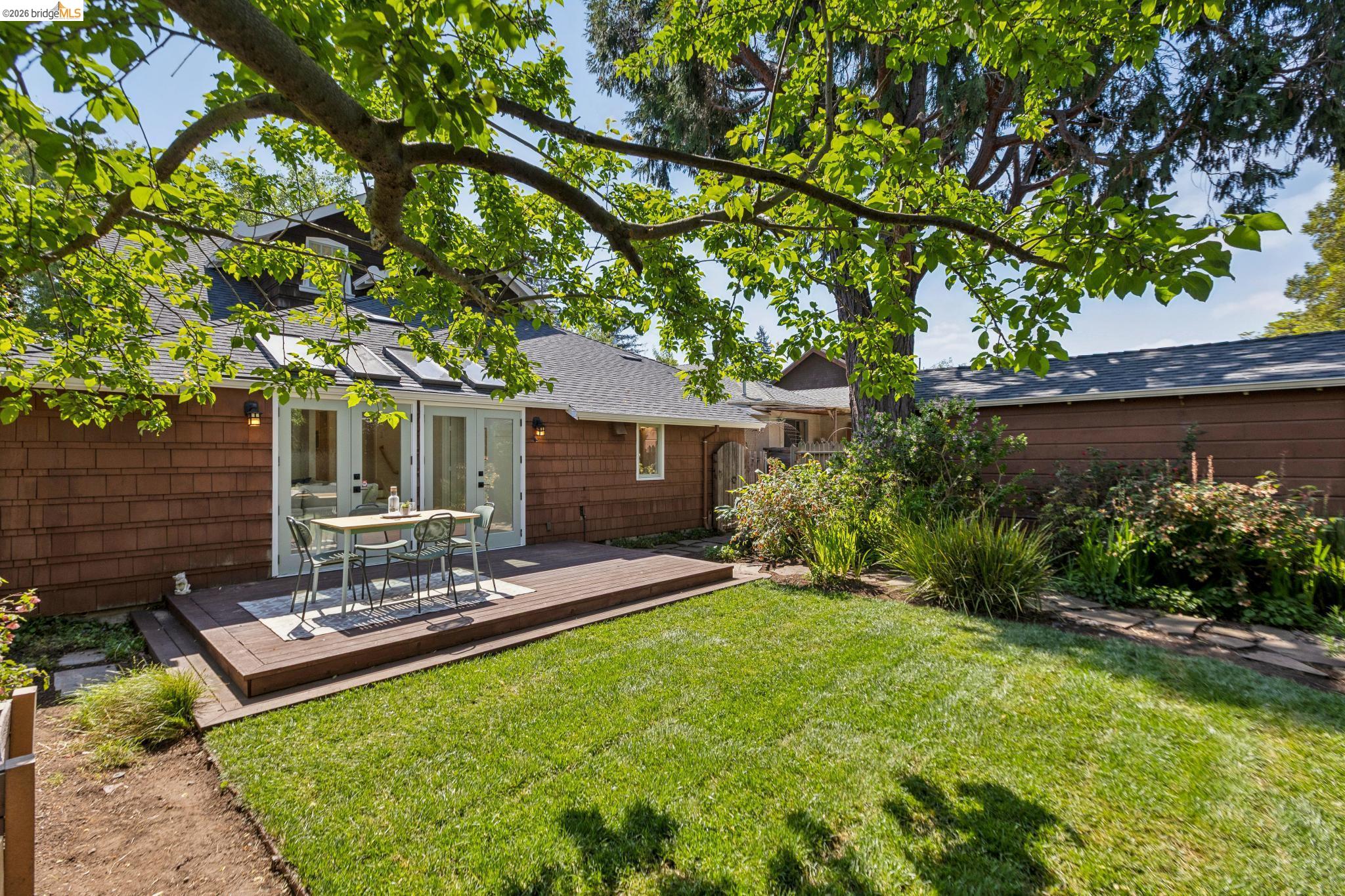 5633 Oak Grove Ave