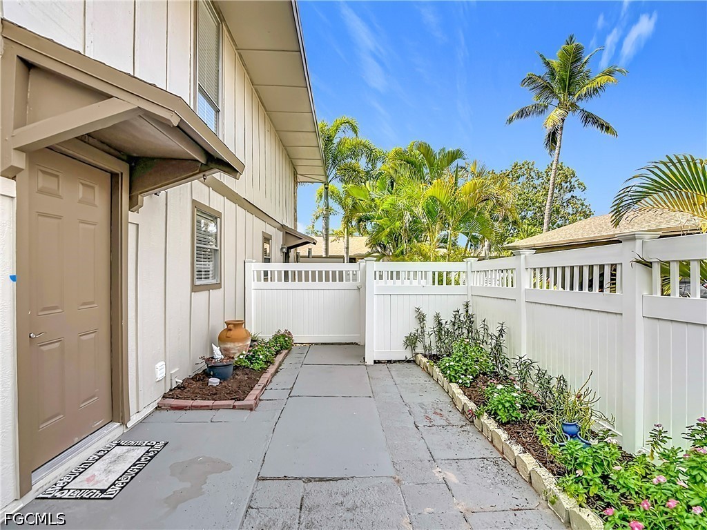 4293 Island Circle 4