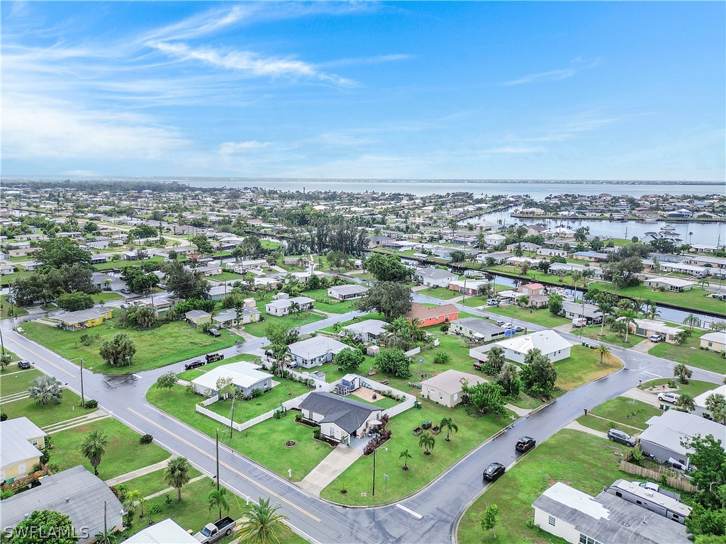 126 Palmetto CIR NE