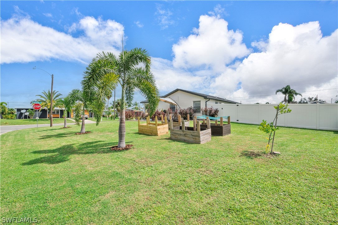 126 Palmetto CIR NE