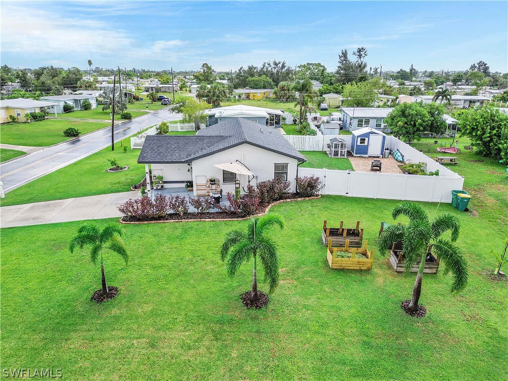 126 Palmetto CIR NE