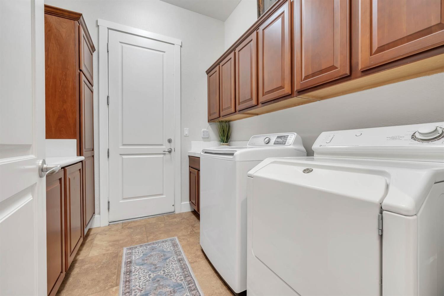 1221 Lasso Lake Lane