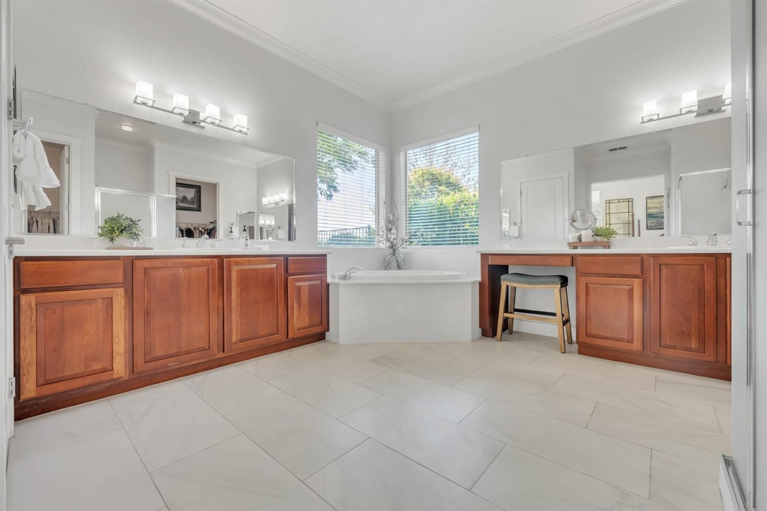 1221 Lasso Lake Lane