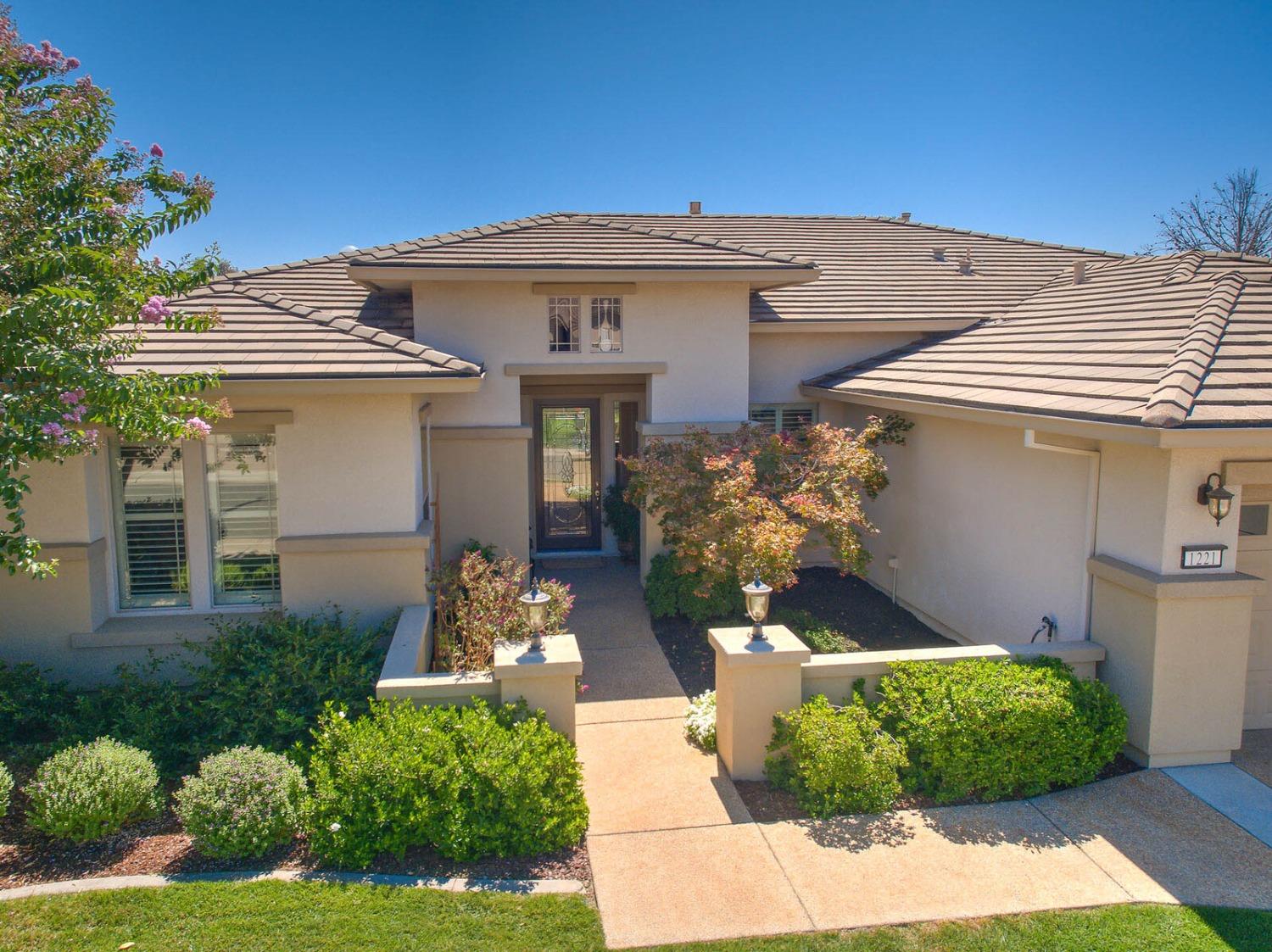 1221 Lasso Lake Lane