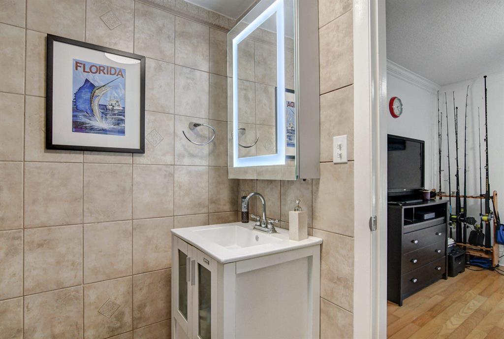 9 Royal Palm 4060 Way Unit: 4060