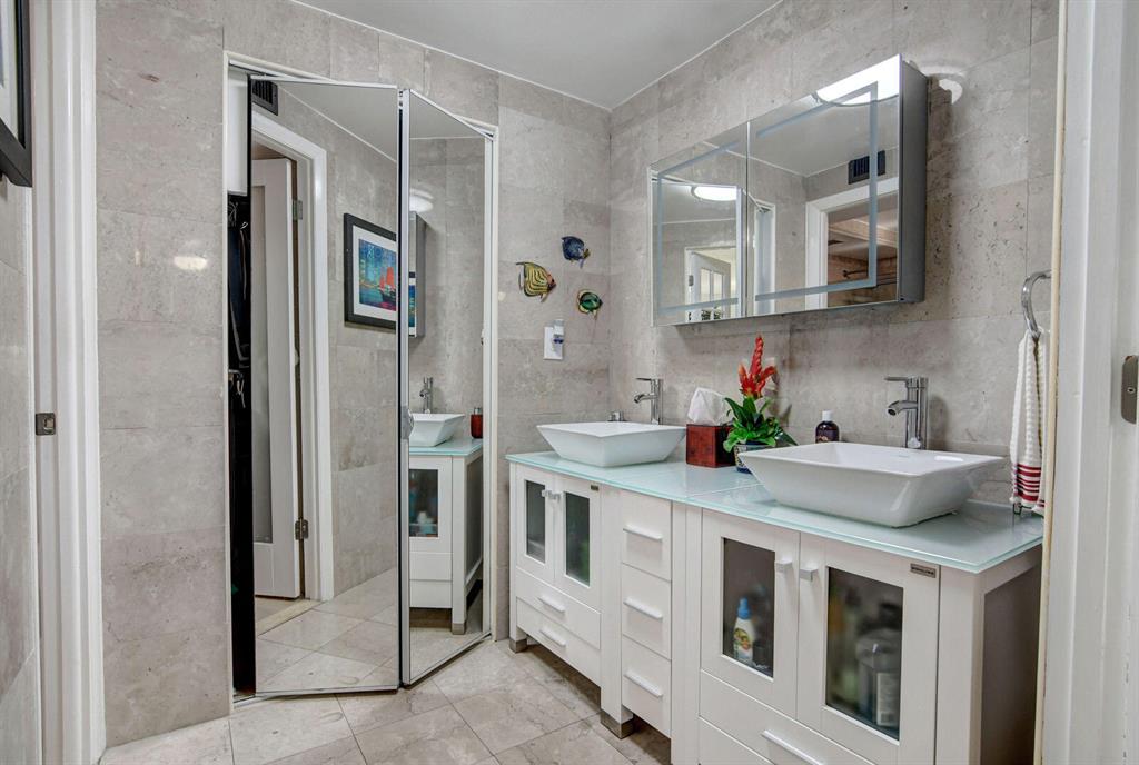 9 Royal Palm 4060 Way Unit: 4060