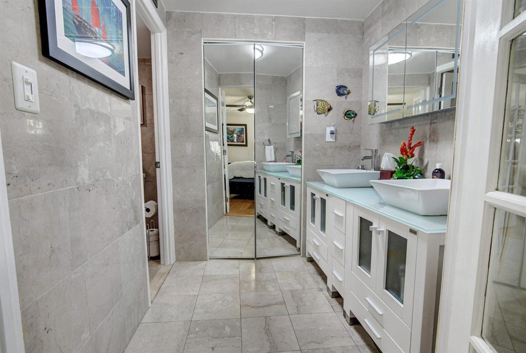 9 Royal Palm 4060 Way Unit: 4060