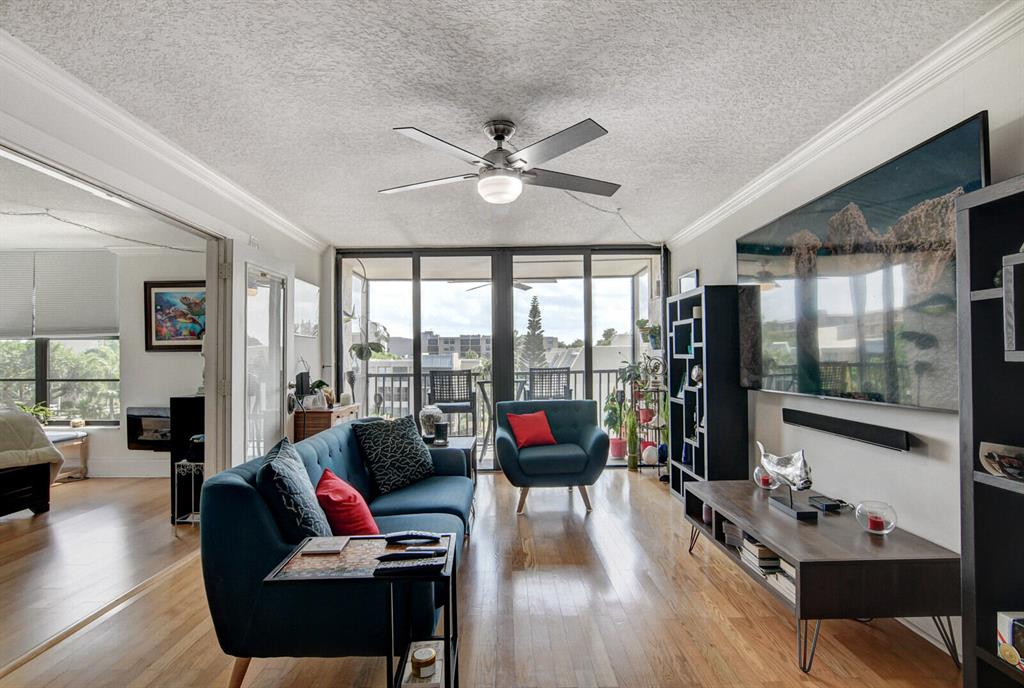 9 Royal Palm 4060 Way Unit: 4060