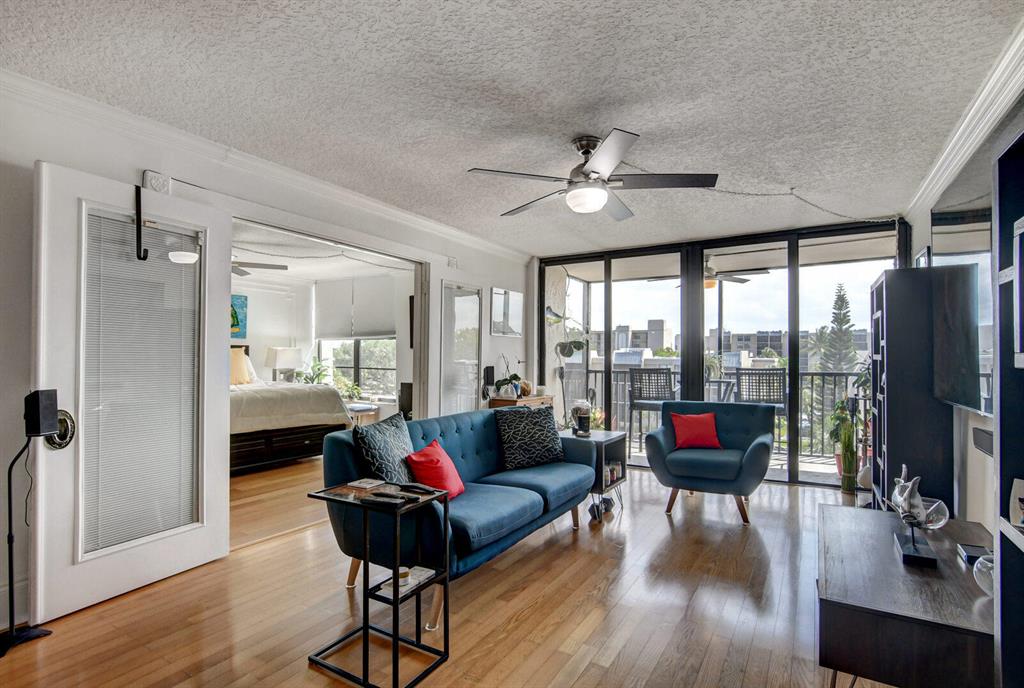 9 Royal Palm 4060 Way Unit: 4060