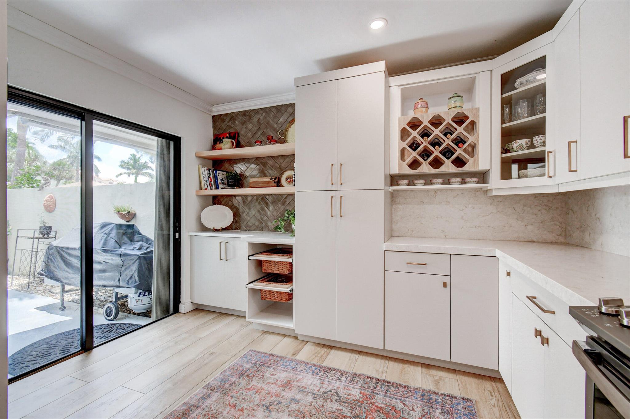 10 S Lakeshore Drive