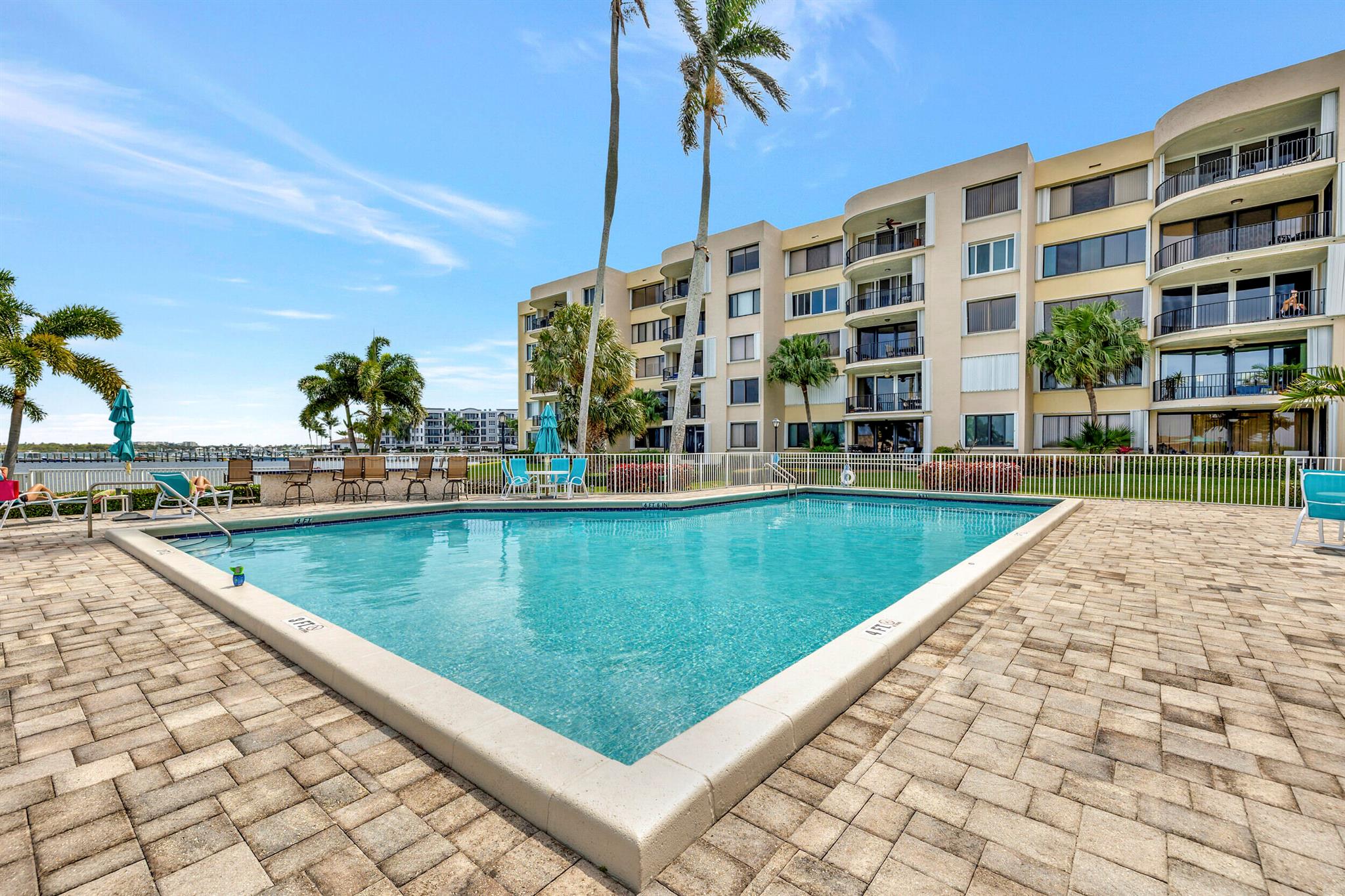 10 S Lakeshore Drive