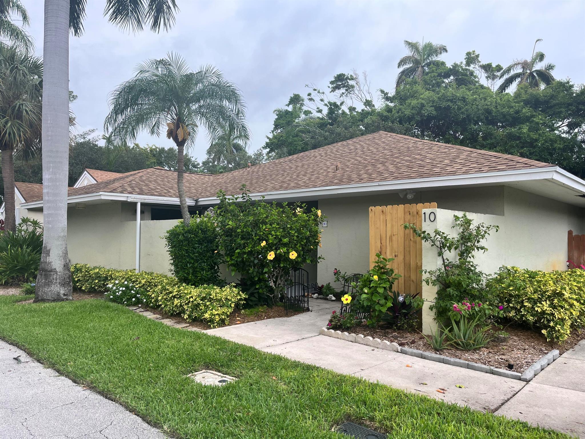 10 S Lakeshore Drive