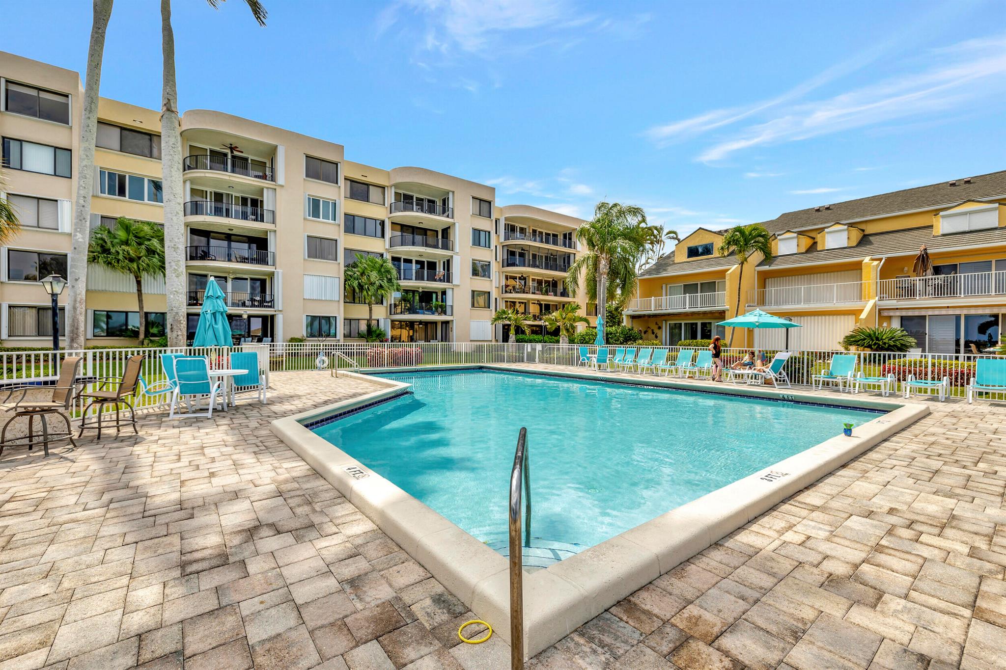 10 S Lakeshore Drive