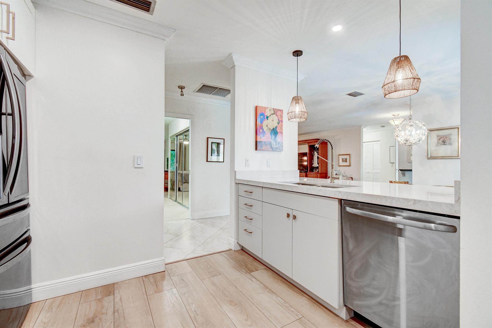 10 S Lakeshore Drive