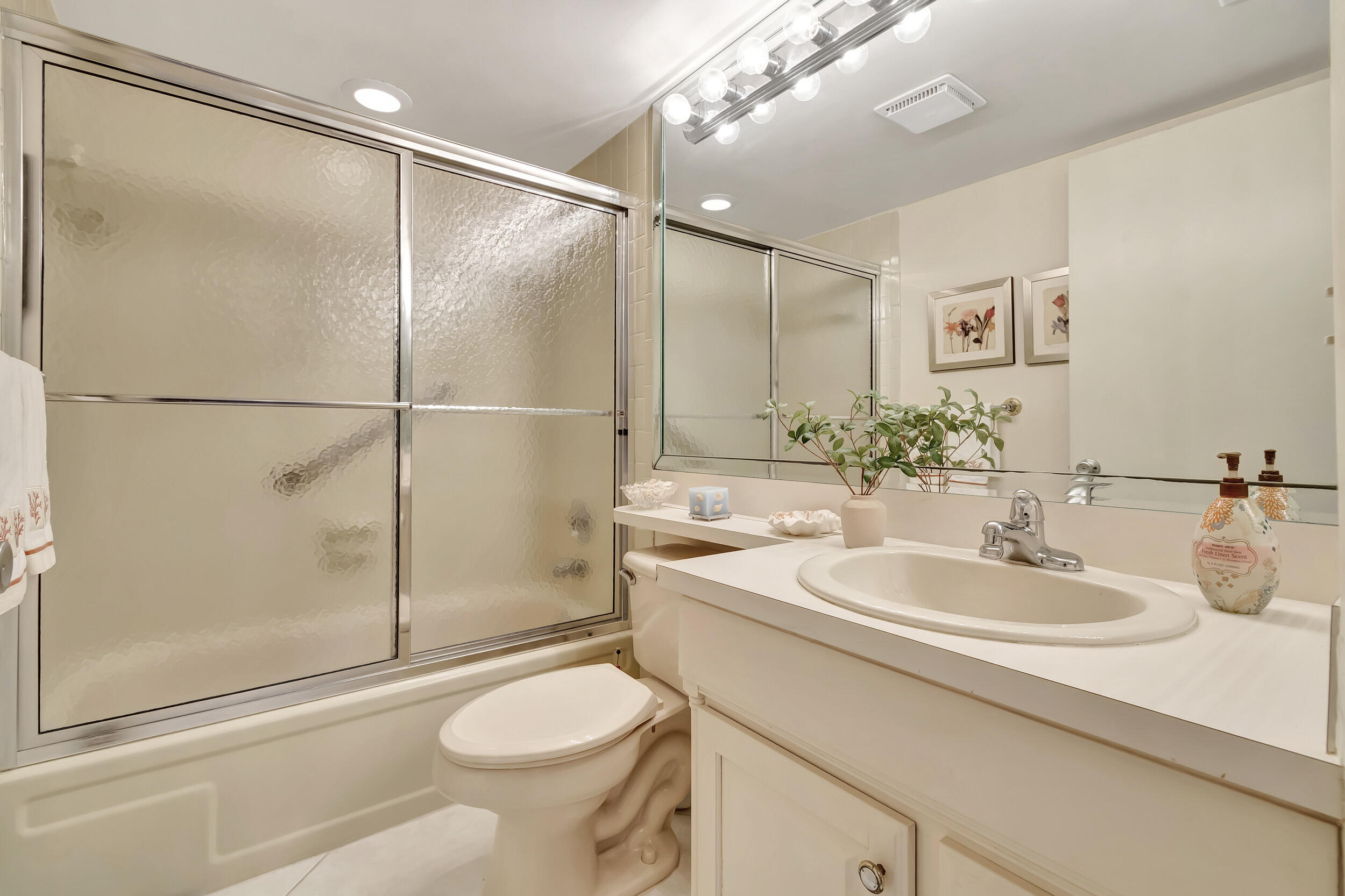 26 Abbey Lane 305