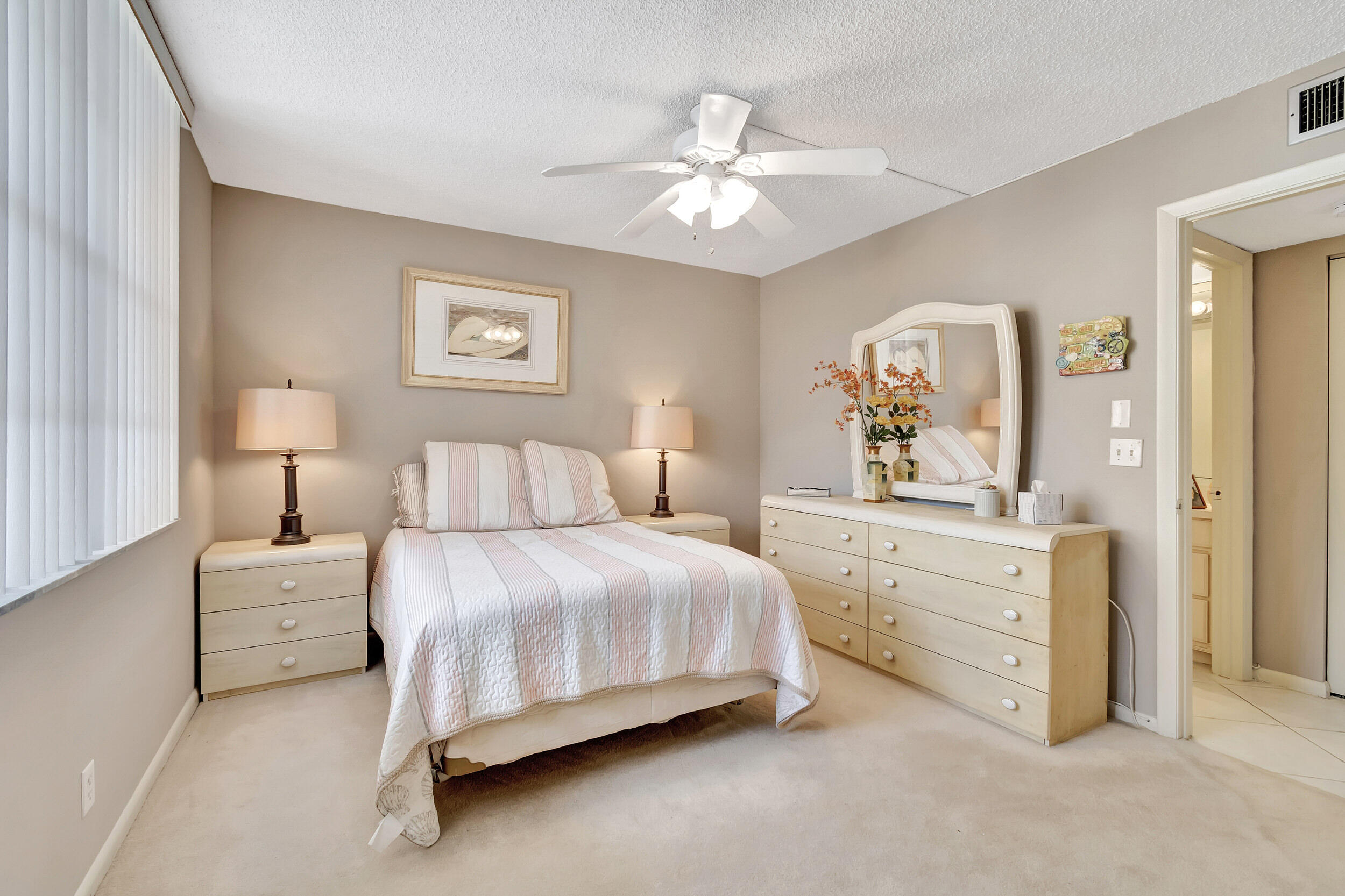 26 Abbey Lane 305