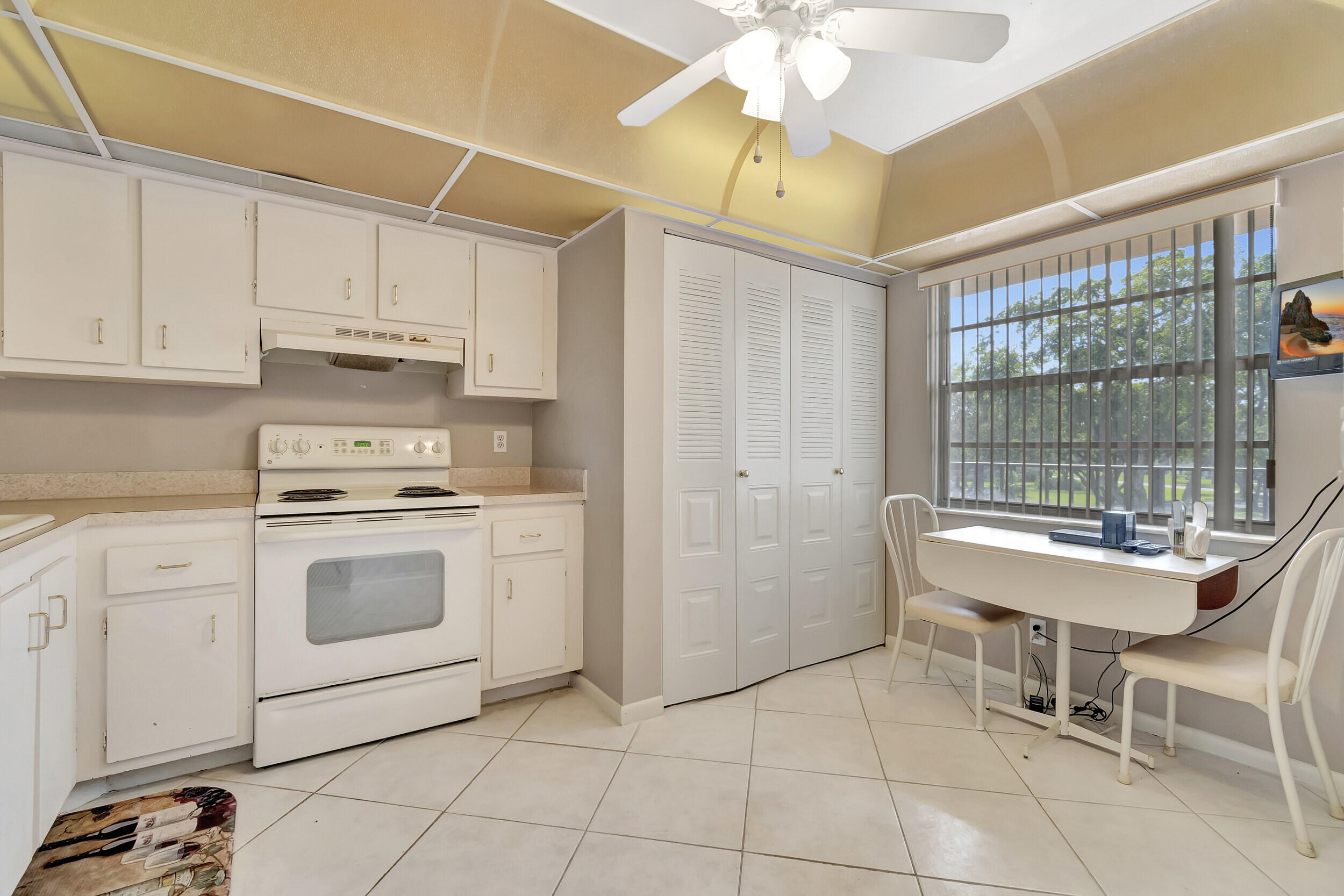 26 Abbey Lane 305