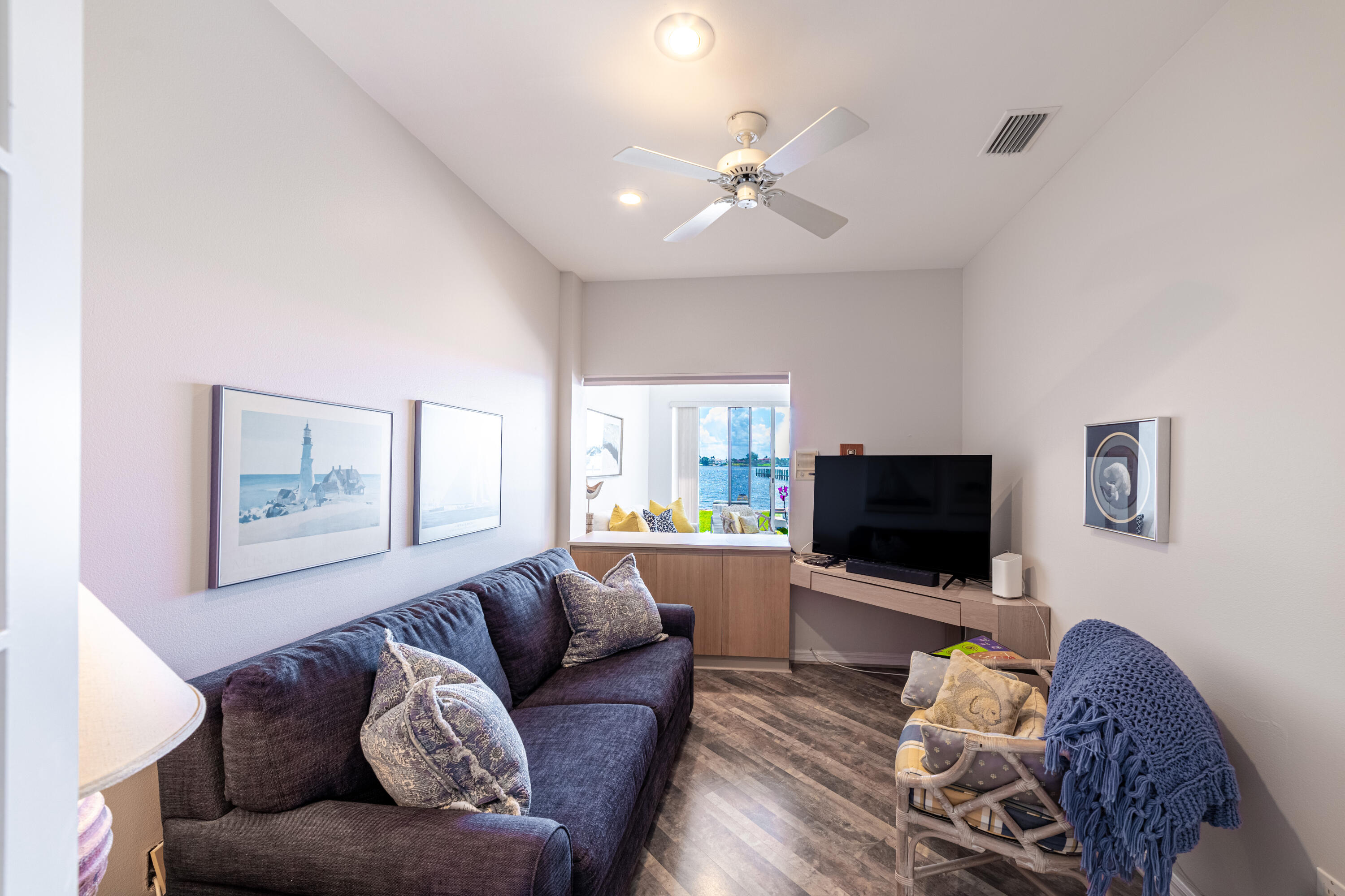 33 S Lakeshore Drive
